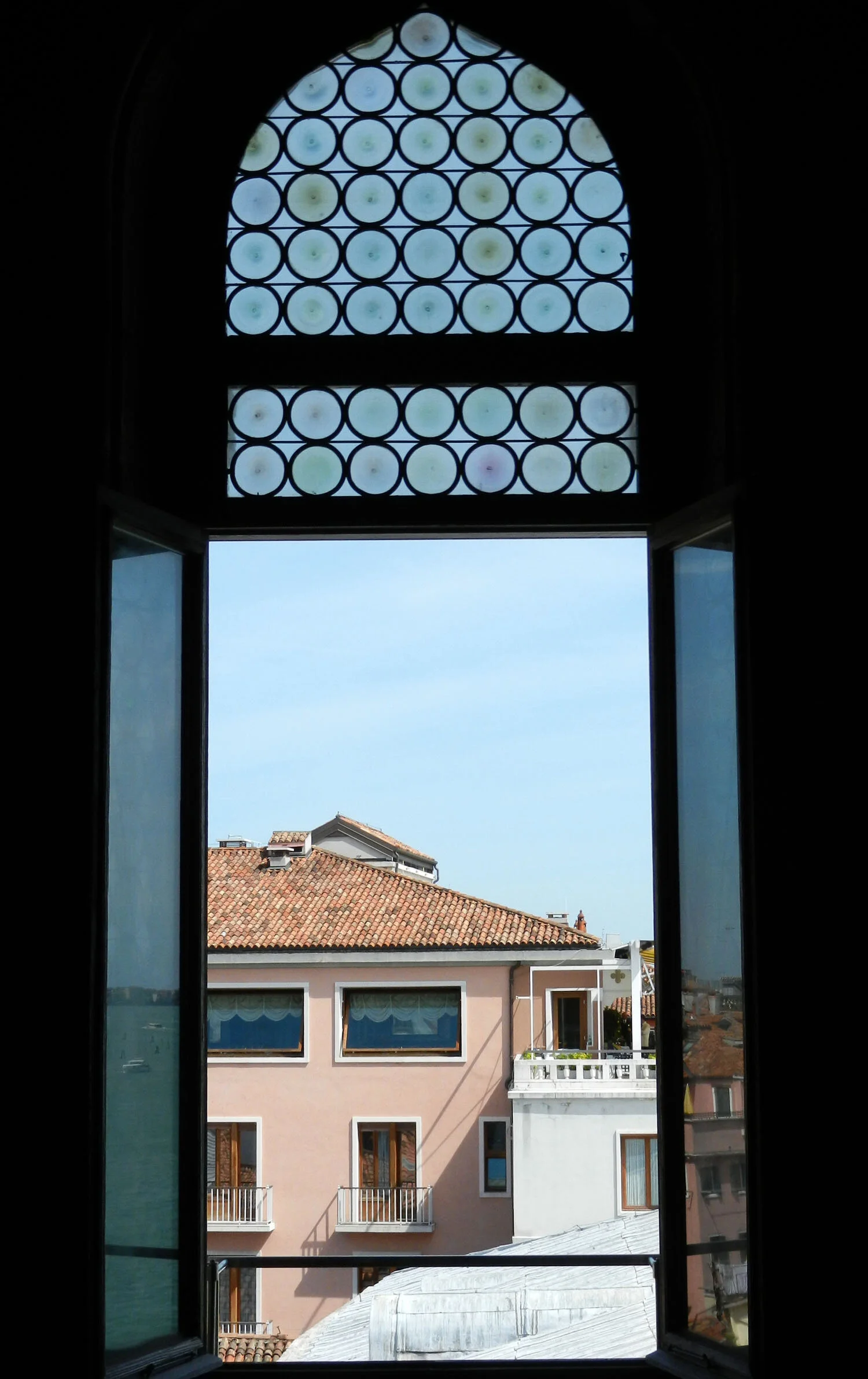 DogesWindow.jpg