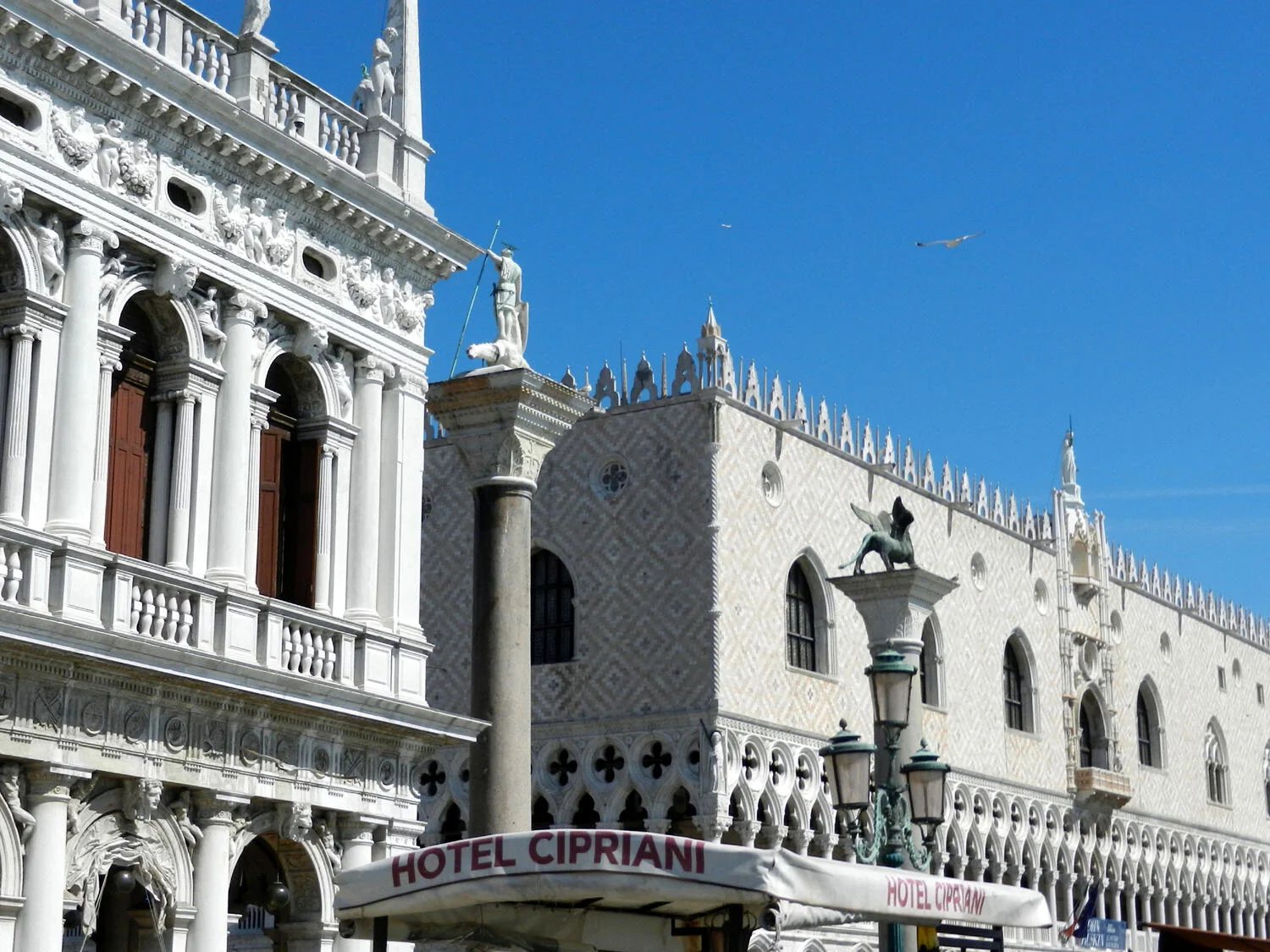 PiazzaSanMarco.jpg