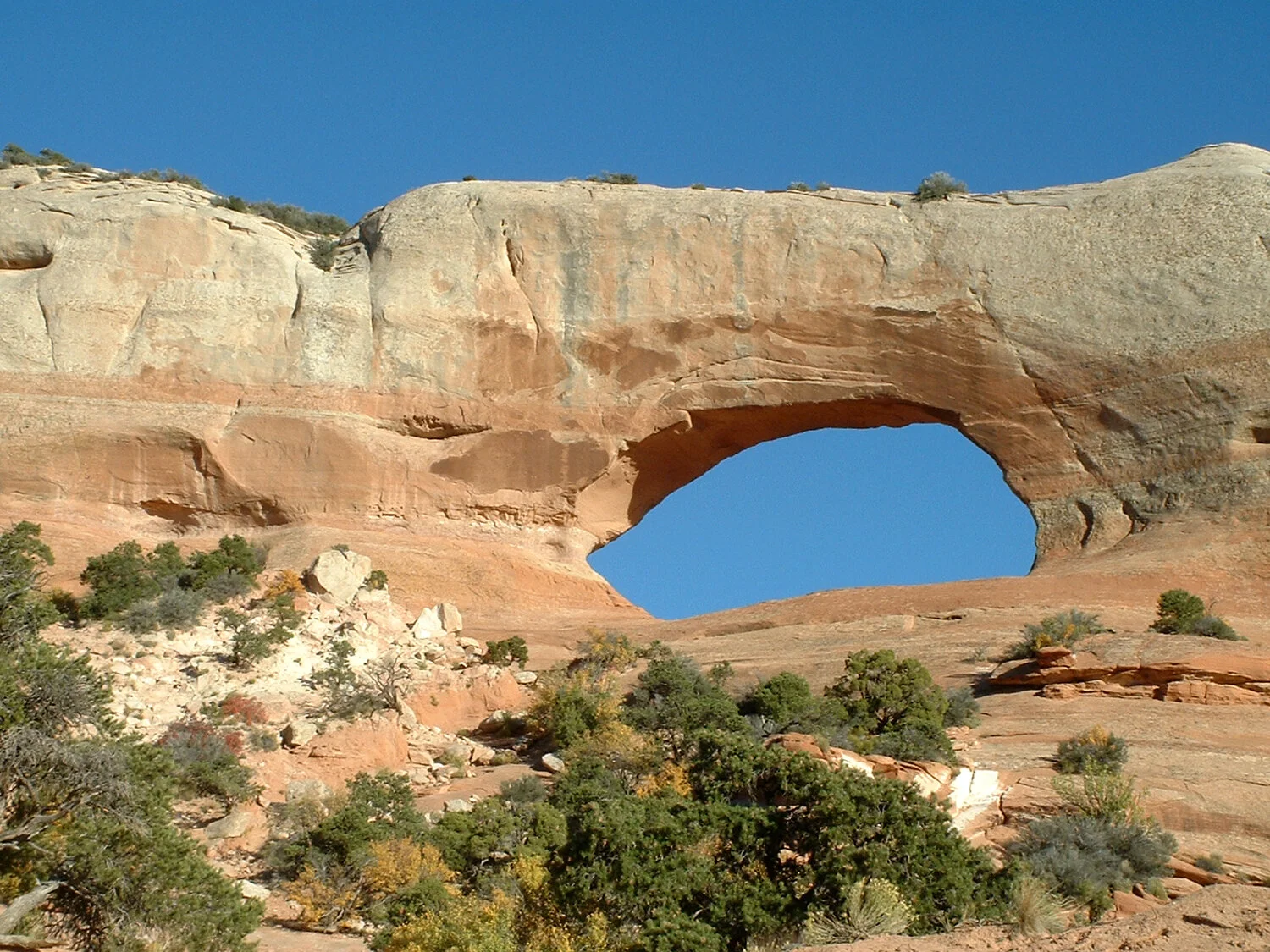 Utah Drive Wilsens Arch.jpg
