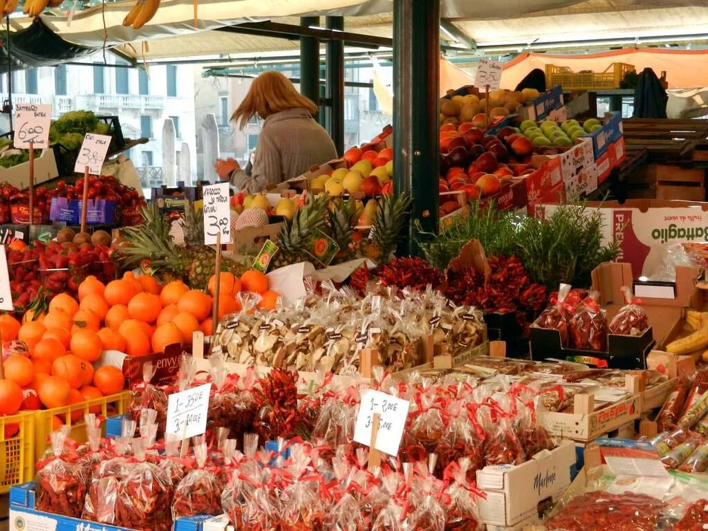 032-VeniceMarket1.jpg