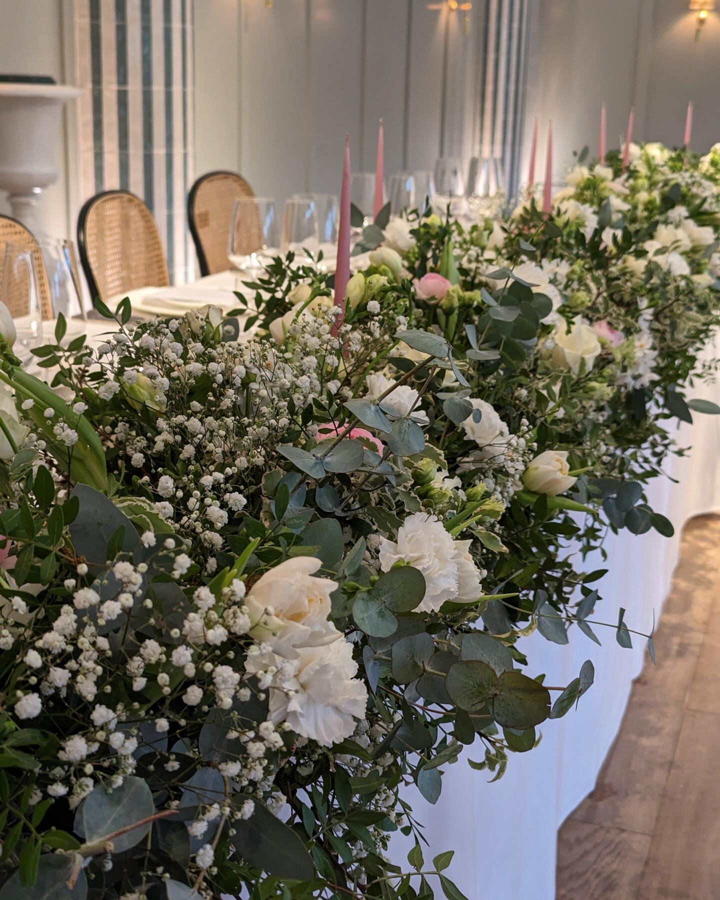 Frothy flowers for a top table because you need to frame yourself with gorgeous scented blooms. 
.
.
.
#wiltshireflorist #hampshireflorist #cotswoldflorist #bathflorist #bristolflorist #kinhousewedding #somersetflorist #ohhappyday #tablerunner #topta