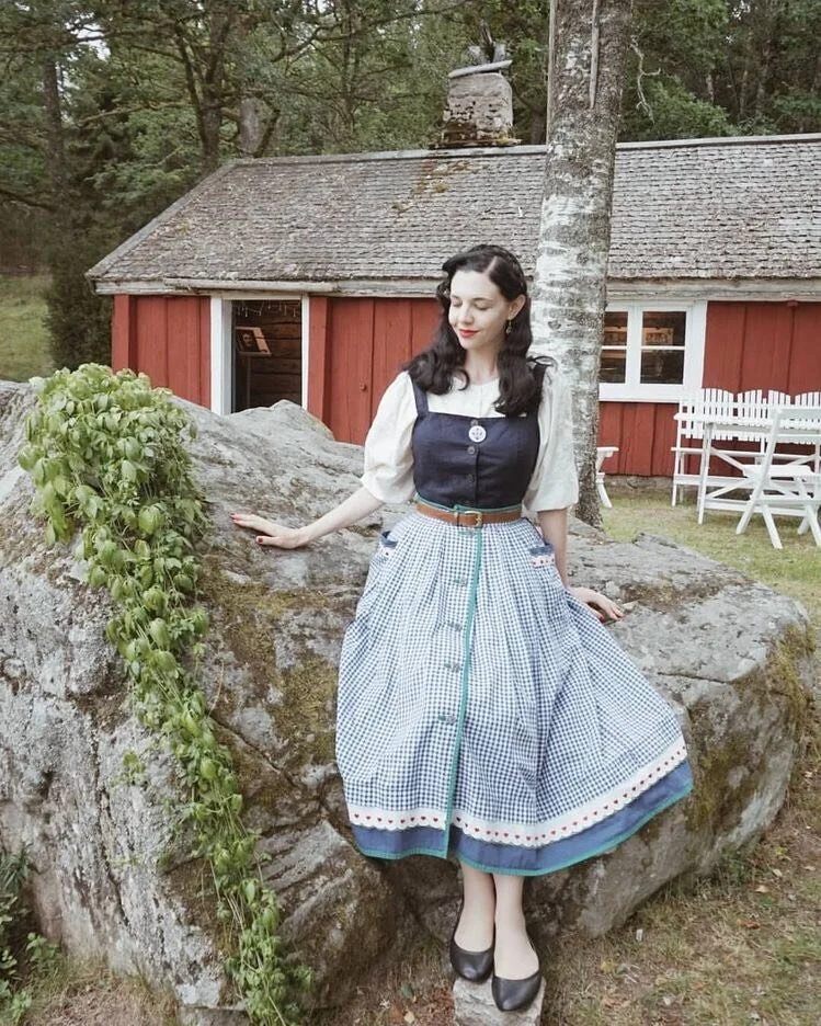 Lindsay Dianne Karlsson is definitely cottagecore! (Photo courtesy It’s a Charming Life)