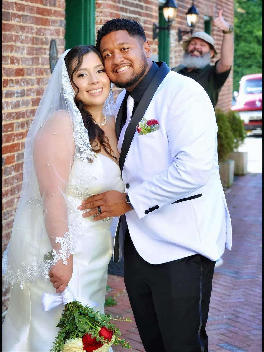 Our friend Seth was delighted to see Veronica &amp; Paul as they took romantic pictures around the museum and the #HeartofWarrenton &hearts;️📸 What a delightful day it was for everyone as this beautiful couple celebrated their love with family and f