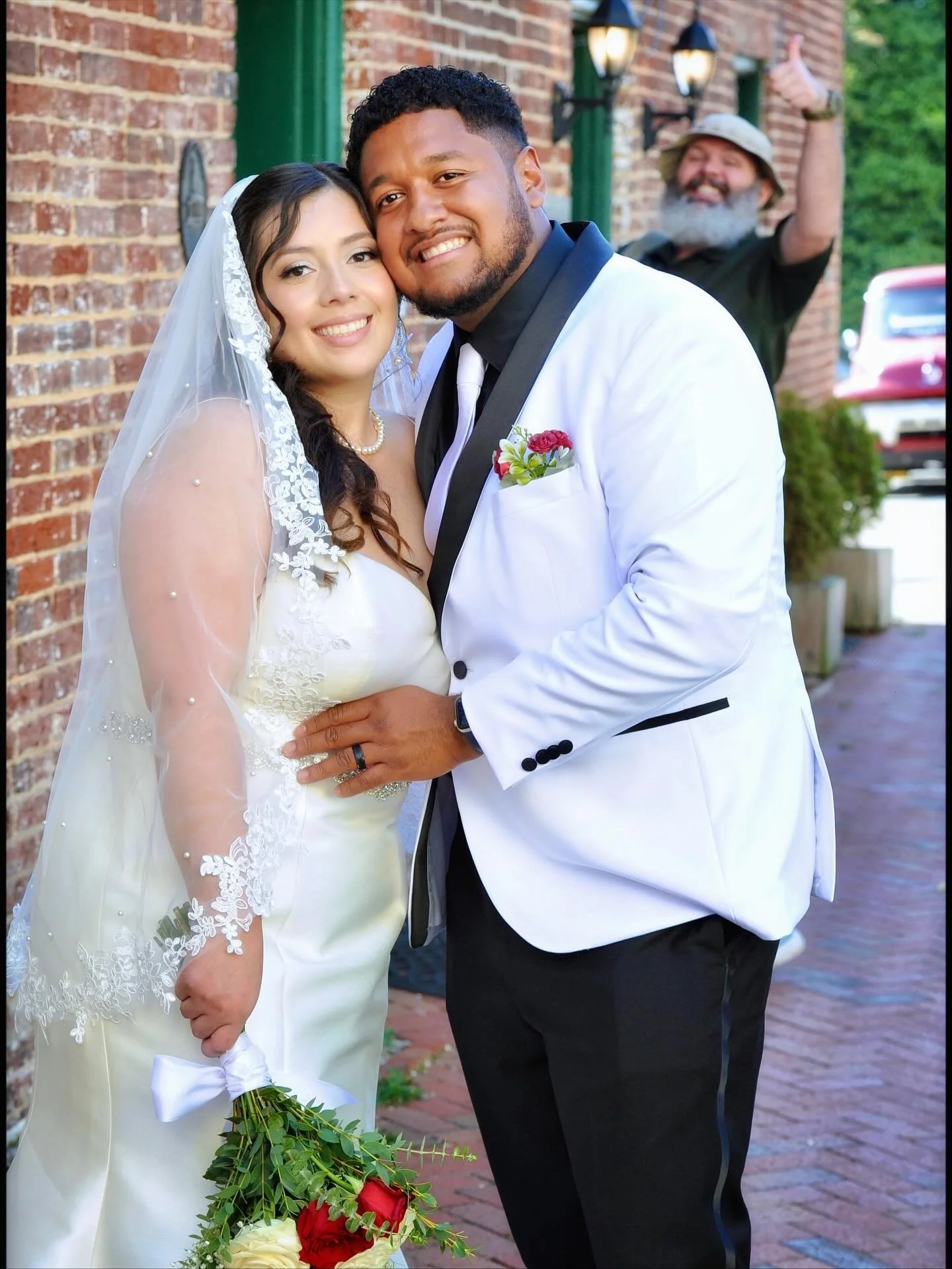 Our friend Seth was delighted to see Veronica &amp; Paul as they took romantic pictures around the museum and the #HeartofWarrenton &hearts;️📸 What a delightful day it was for everyone as this beautiful couple celebrated their love with family and f