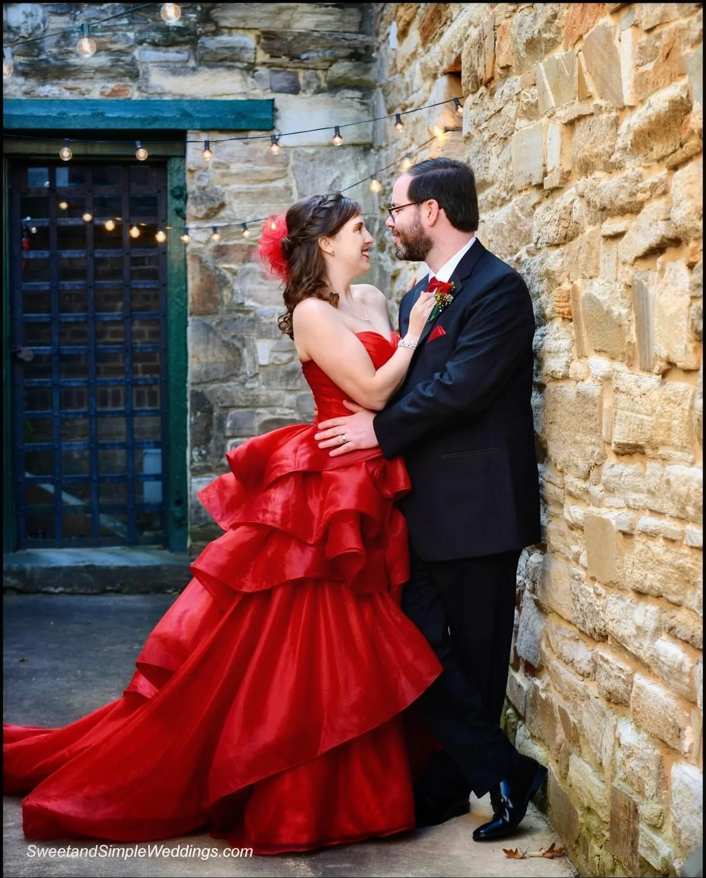 👀 Looking to get married this holiday season? It&rsquo;s easier than you think! &hearts;️

We at Ciao Bella bring small town charm and over 20 years of dedication to the #HeartofWarrenton with our &ldquo;Sweet and Simple&rdquo; weddings and elopemen
