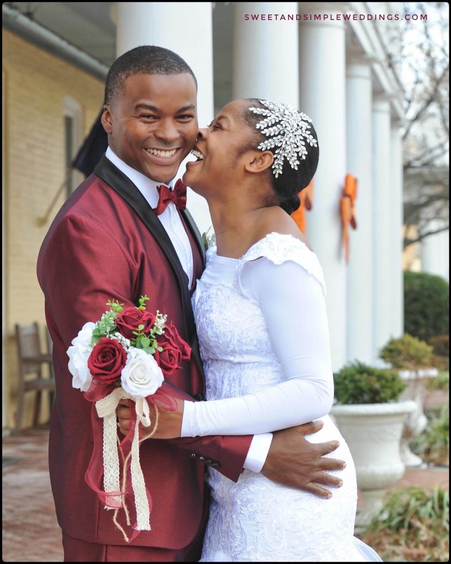 That big smile on Dacia&rsquo;s face comes from a &ldquo;triple whammy&rdquo; of celebration as she and Roshane married with the most joyful of elopements, on her birthday, just in time for Christmas! &hearts;️😎🎂🎄&hearts;️ 

No matter how you cele
