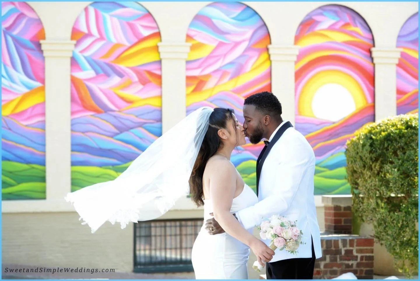 A &ldquo;sweetest kiss&rdquo; moment 💋 

People couldn&rsquo;t help but stop &amp; smile, honk a horn, holler &ldquo;Congratulations&rdquo; and make room near a favorite Old Town landmark as Paulina and Mitchell share a little PDA and the approach o