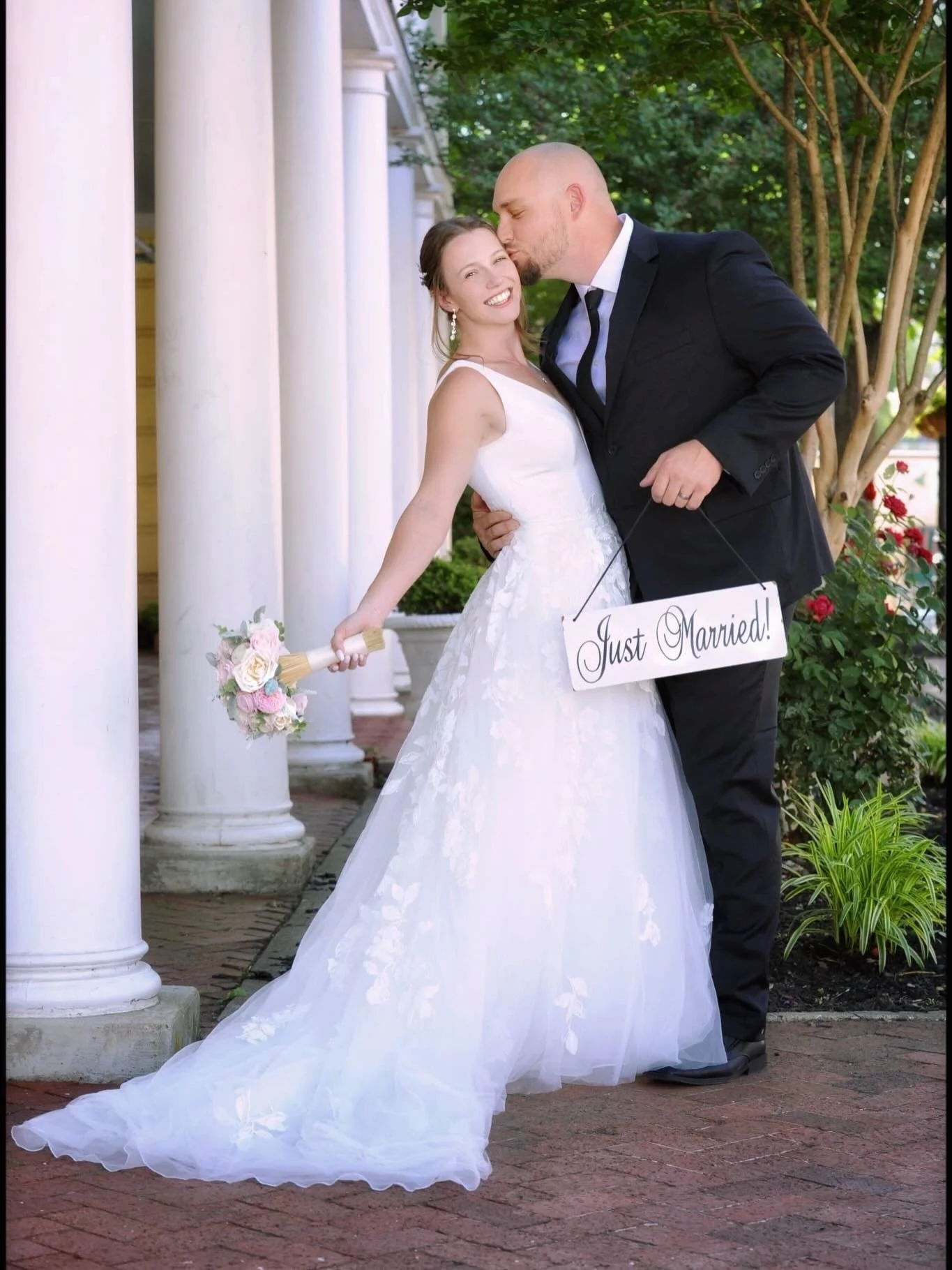 We&rsquo;re pleased to report that couples in love from all over are finding the #HeartofWarrenton to be their romantic haven, with a Sweet &amp; Simple Wedding as the &ldquo;main event&rdquo; from their trip.

This classy couple came up from Portsmo