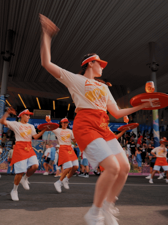 Aperol_AO_Editorial-Carousel_Stunt_04.gif