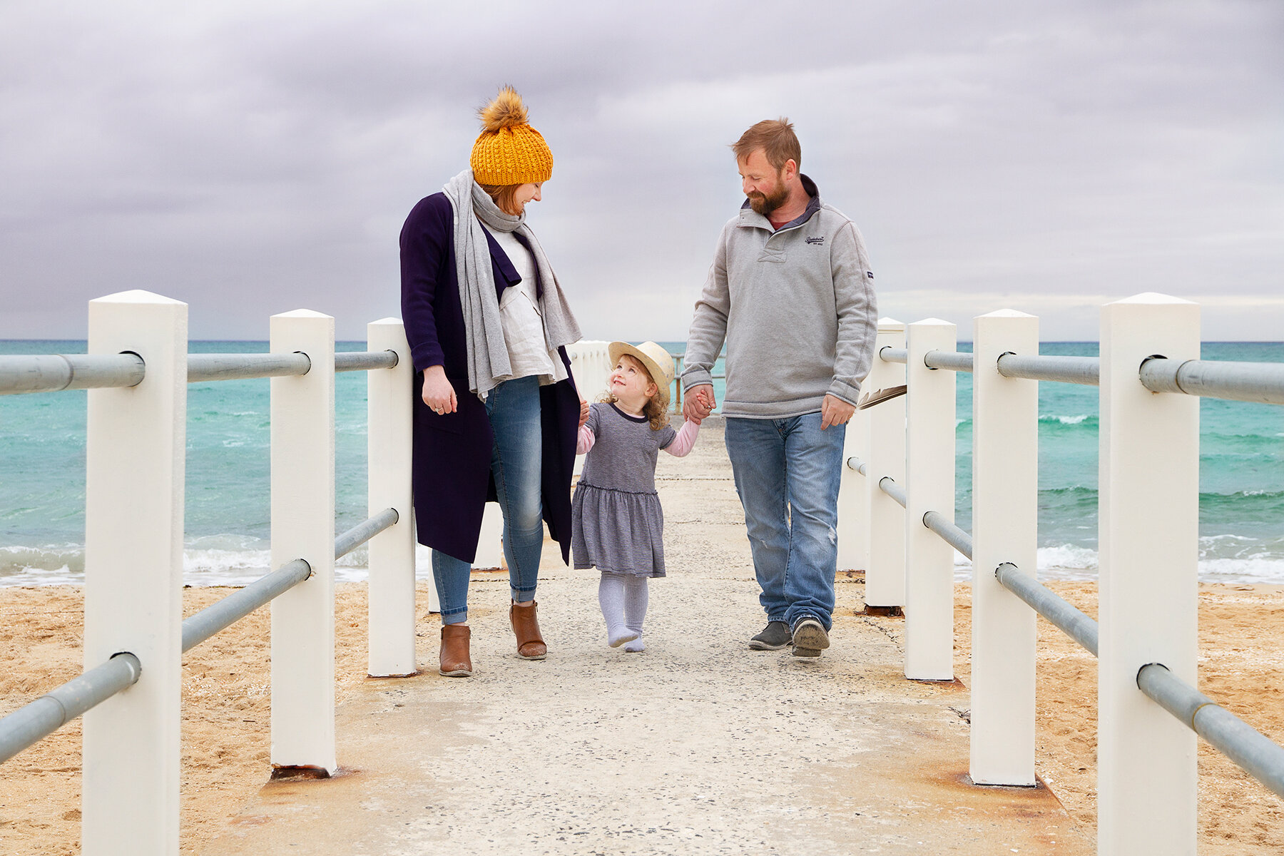 Family Winter Beach Portraits R.jpg