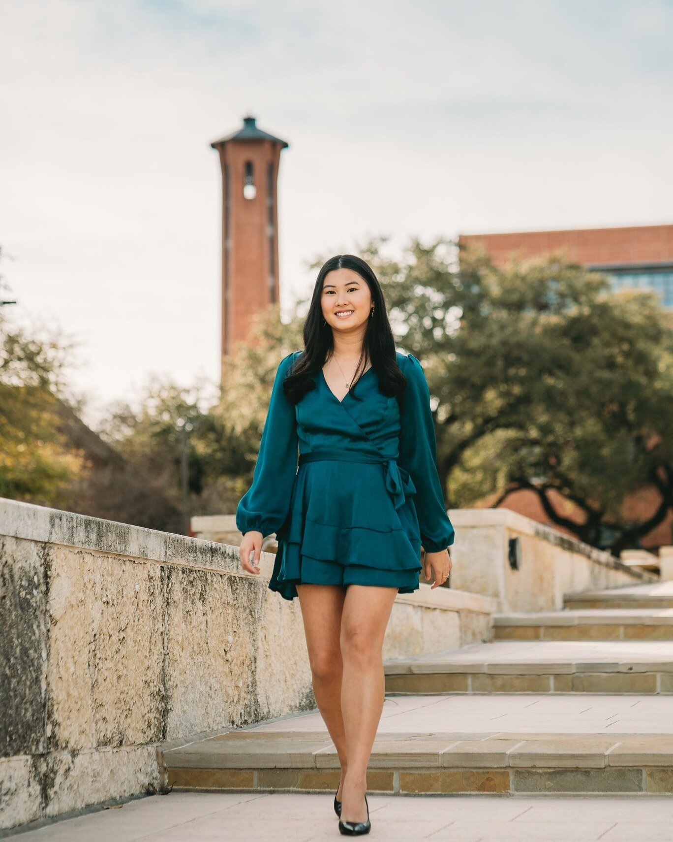 It's officially grad photos season!!!! 😎🤩🤩🥳🥳🥳🥳🎓🎓🎓🤓🤓🤓