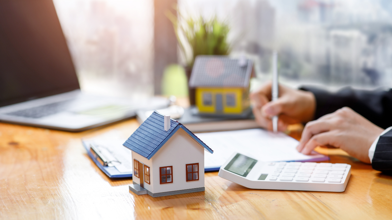 Adjustable Rate Mortgages (ARMs): What You Need to Know Before You Sign