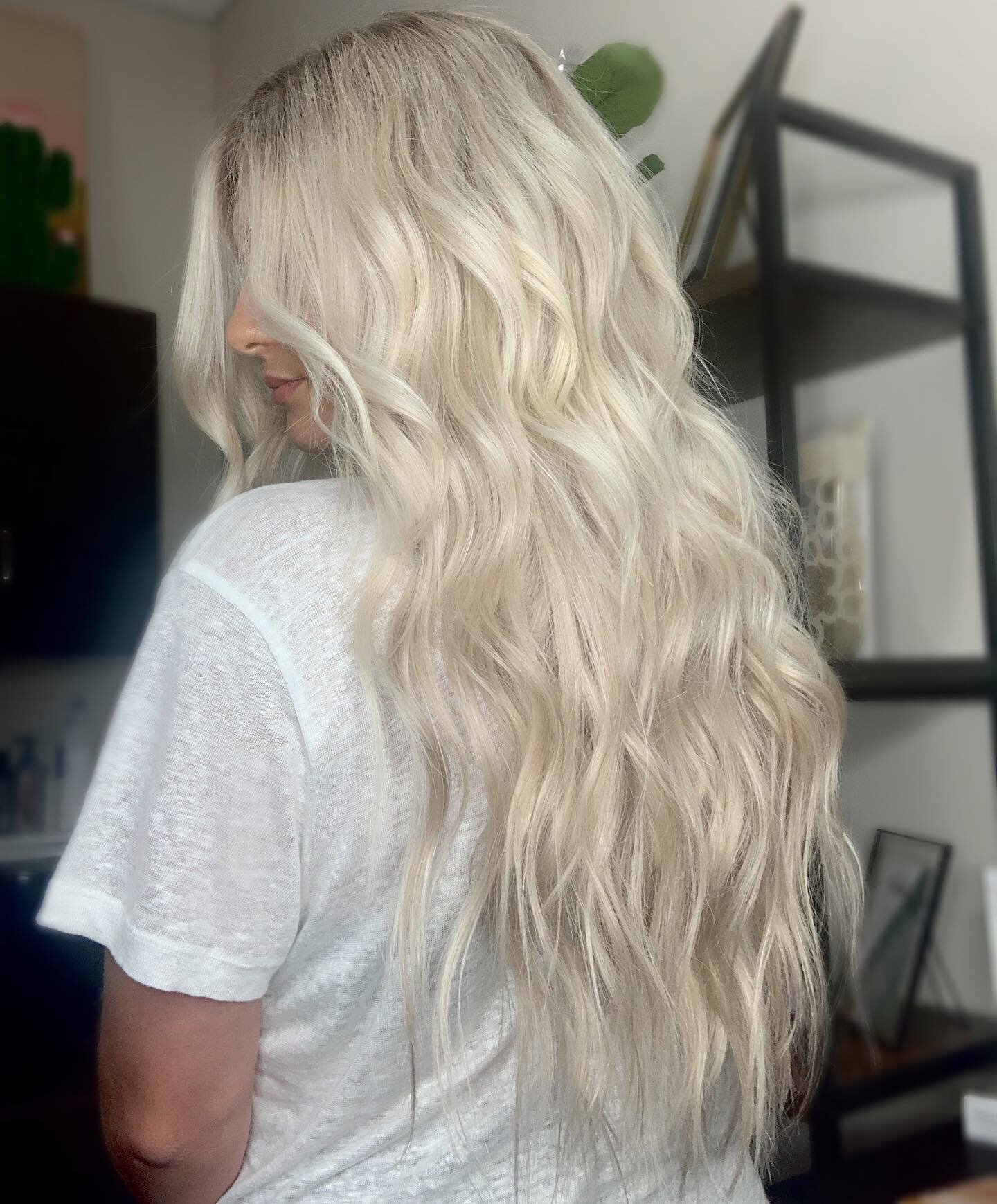 22&rdquo; inches of DREAM hair ✨
⠀⠀⠀⠀⠀⠀⠀⠀⠀
Are you ready to transform your hair? Just one row could be all you need to have the best hair of your life! 💗
⠀⠀⠀⠀⠀⠀⠀⠀⠀
I have spots for consultations in September and the next installation appointment is 