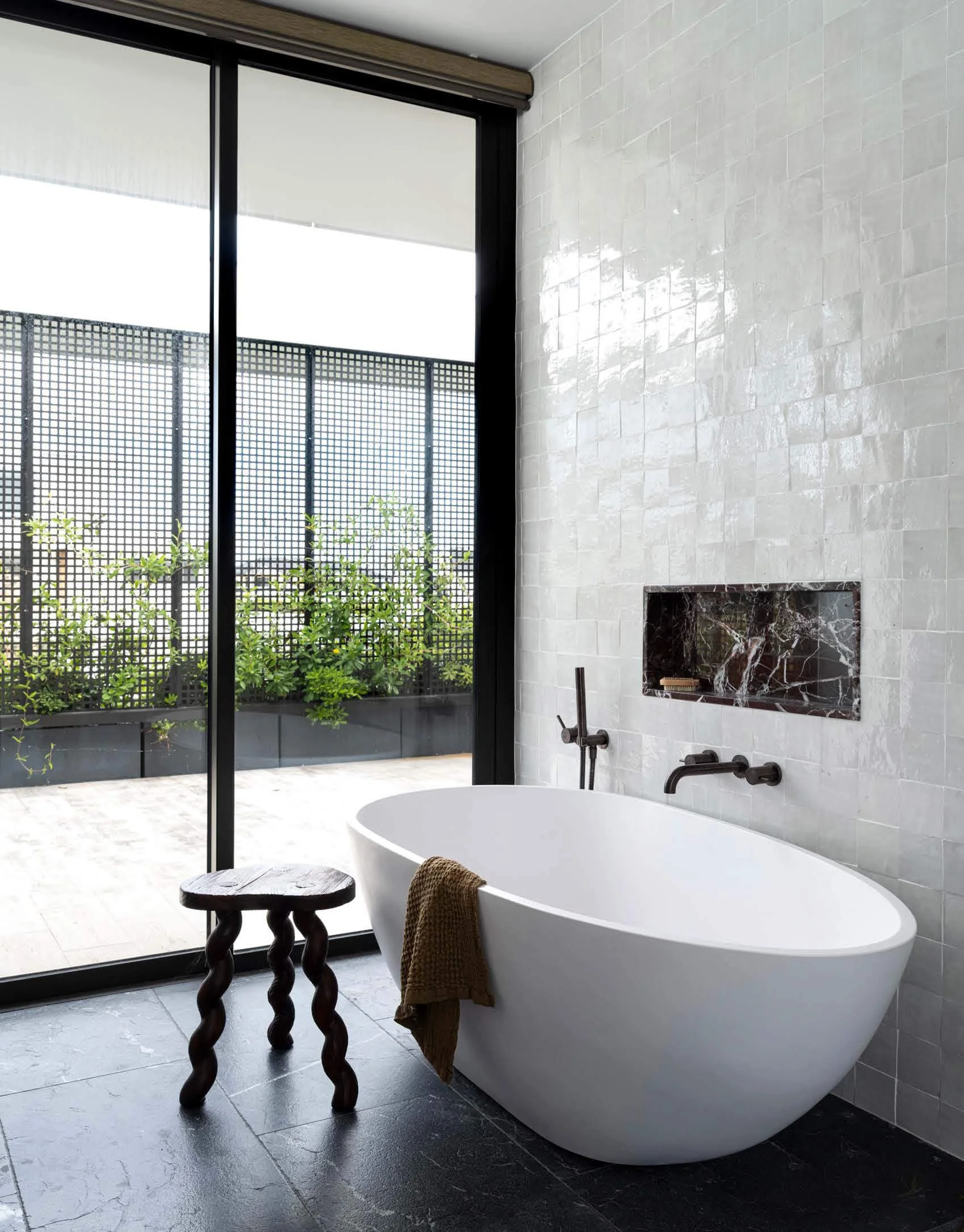 studio aem over the green hills bathroom bathtub