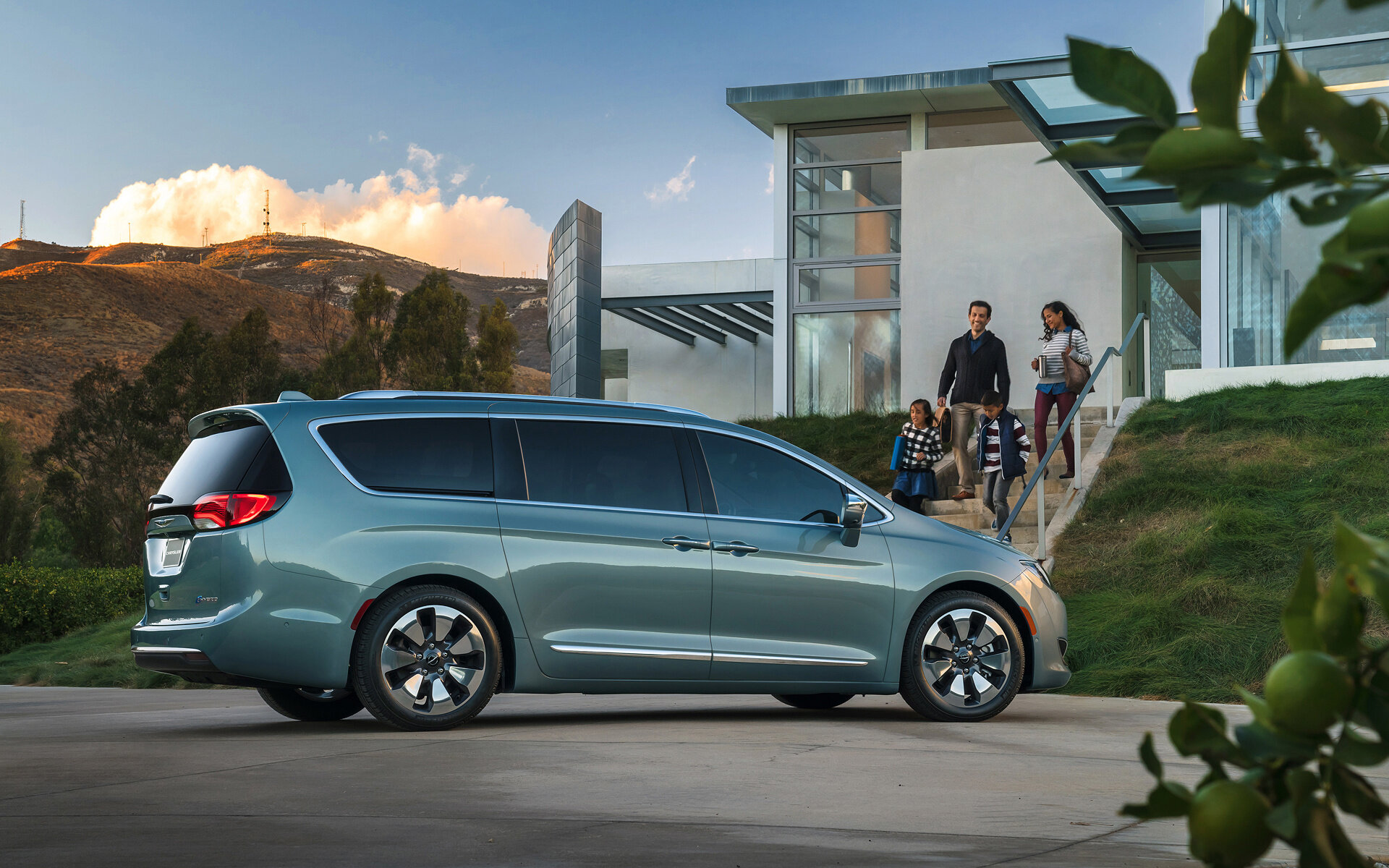 Chrysler Pacifica 1.jpg