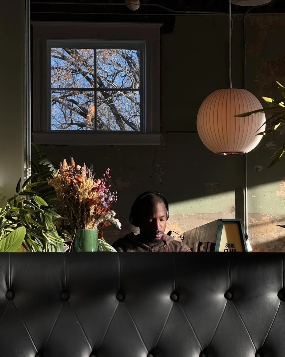 The historic Belmont club (Charlotte, NC) through members&rsquo; eyes.

A 1902 brick grocery store. Two beautiful floors stocked up on that addictive blend of fast coffee, hot internet, and productivity around others.

&mdash;
Credits:
1️⃣ @mv2creati