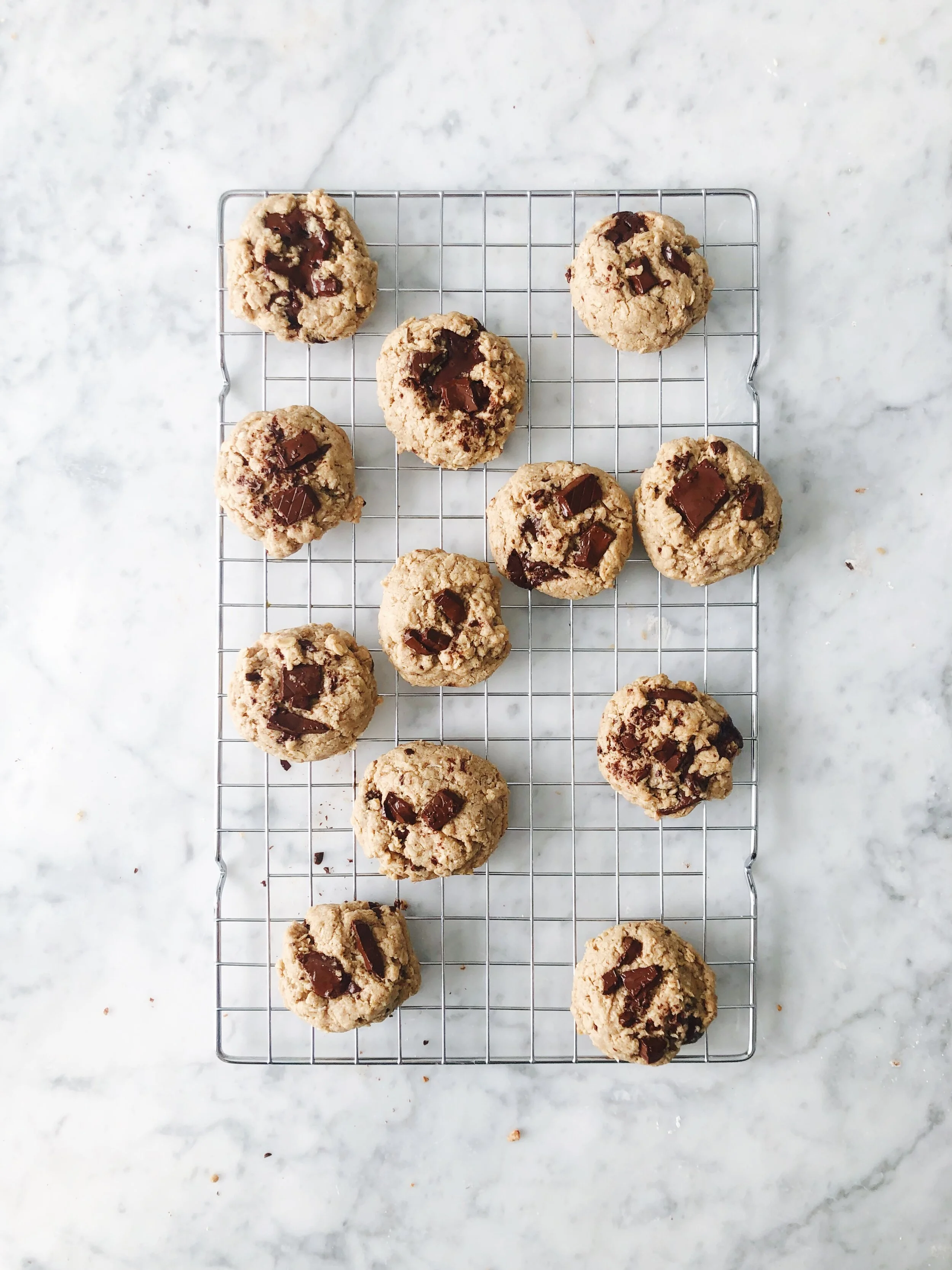 OATMEAL CHOCOLATE CHIP COOKIES (VEGAN, DAIRY-FREE, GLUTEN FREE)