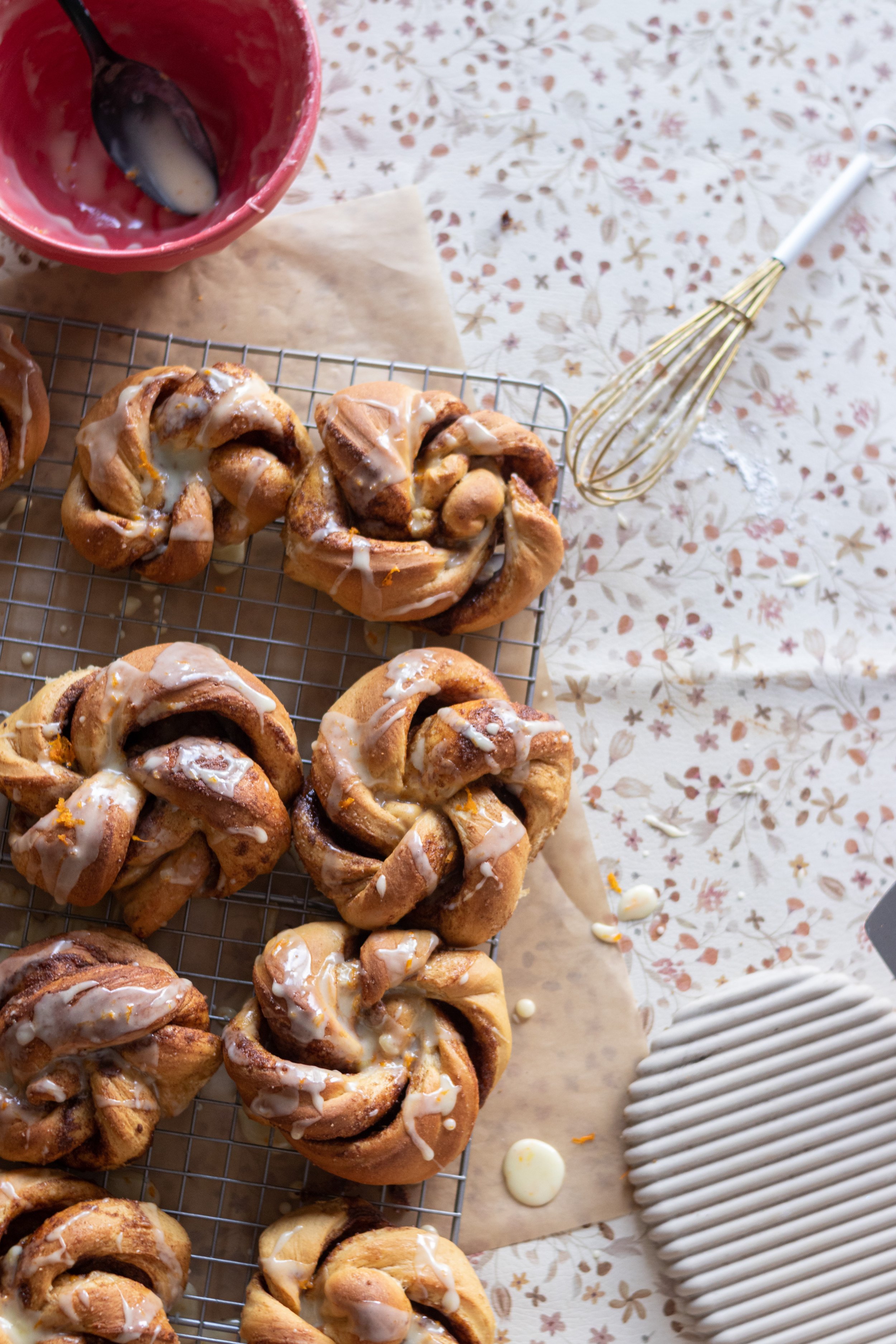 GINGERBREAD ROLLS