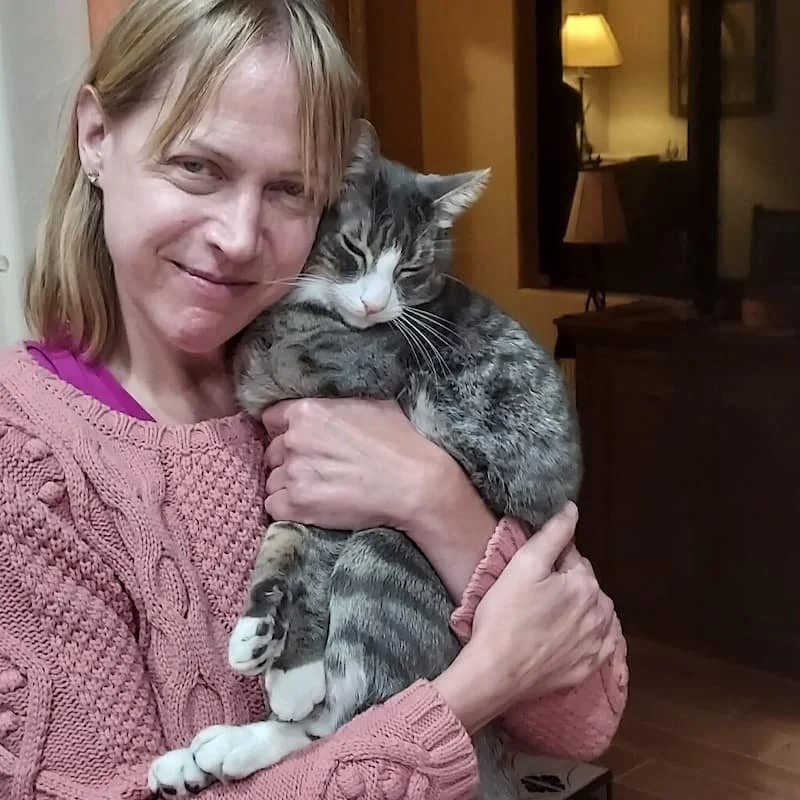 Dr. Liesl Scalzitti and Alvie, her cat