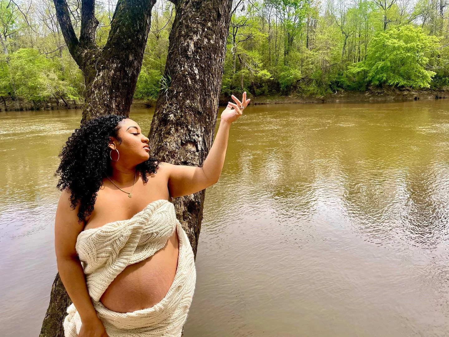 Womb of Light🪞💫🍯🌊🤰🏽
Photographer, Director, Editor @lordrasquiat
Model, B. Meilani

#womboflightphotoshoot #thedarkwombalbum #tlwicollective #thelovewasin #rayukawa #nothingforeignphotography