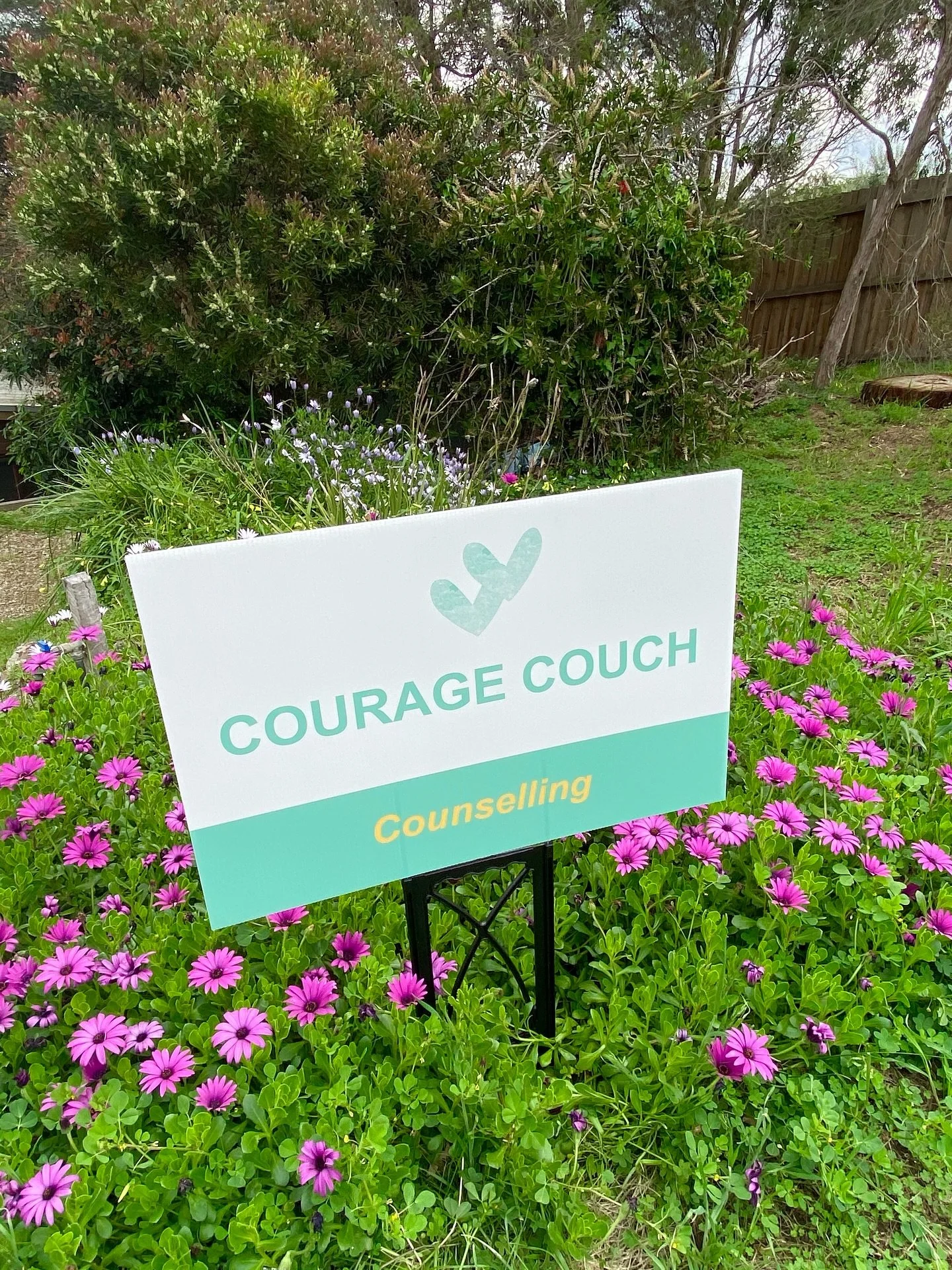 Courage Couch: for individual and couples counselling on the Bellarine Peninsula. The highest rated couples therapist in Geelong. Book in now via link in bio. 🌸