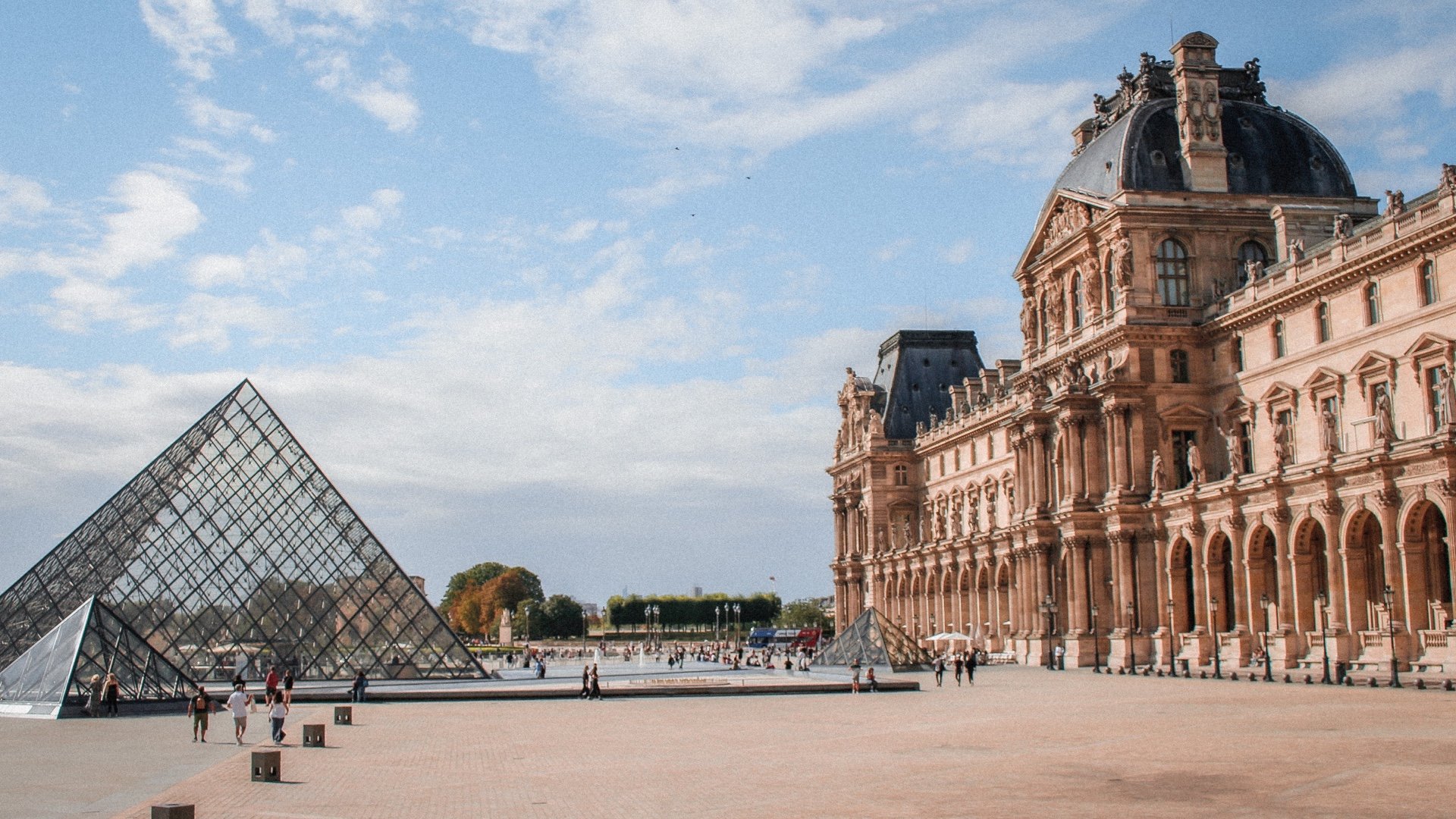 2. Louvre & Tuileries Vidi Guides Self Guided.jpg