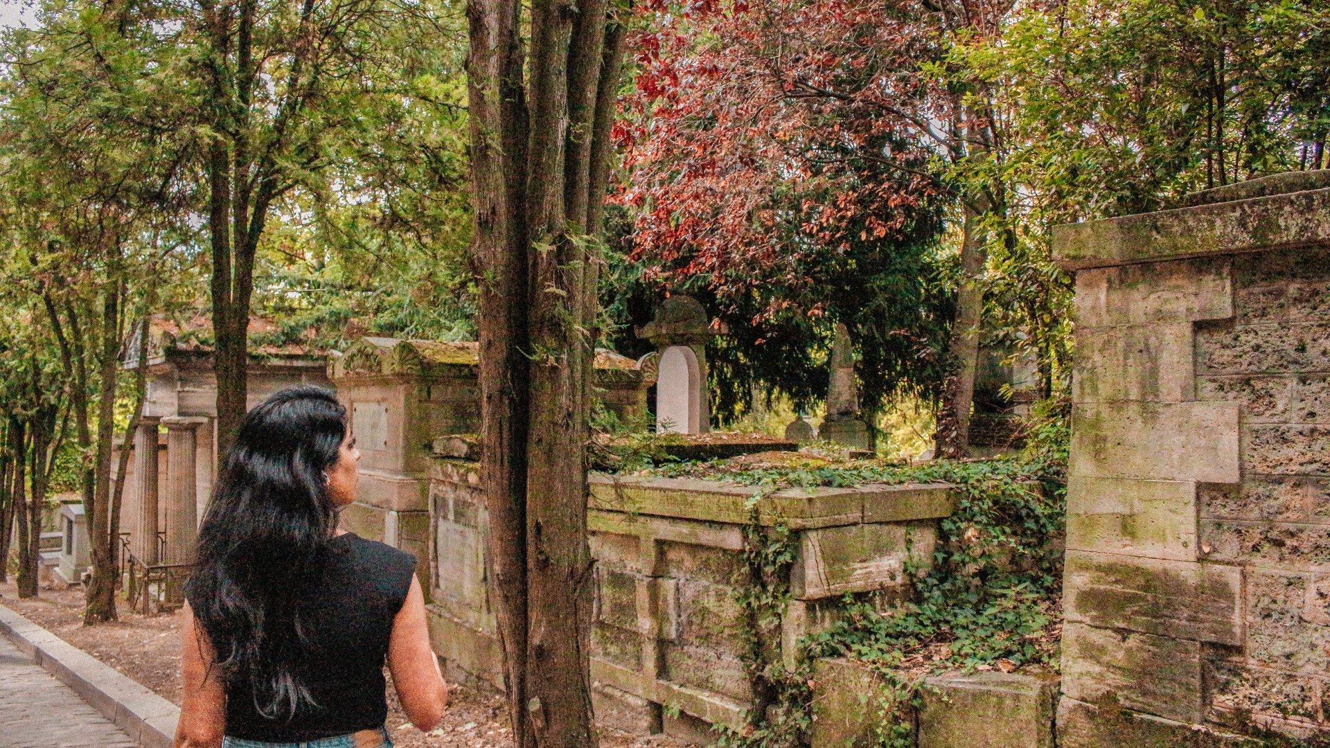 6. Pere Lachaise Vidi Guides Self Guided.jpg