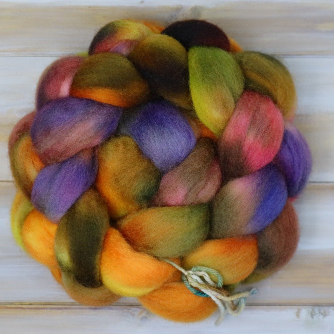 Who wouldn't love a romance right now? The weather turning cool naturally makes me seek out warm coziness! This is a lovely Punta Arenas (Autumnal Romance) wool is very soft and extremely affordable. It's a win-win!
.
Find it here: www.expertlydyed.c