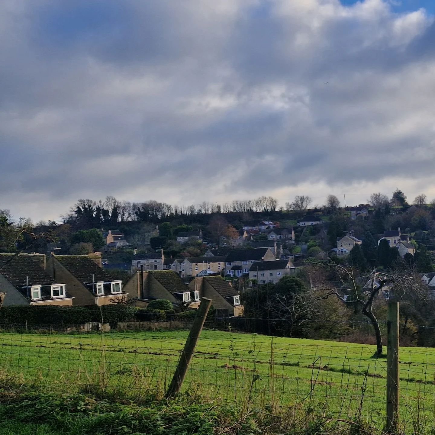 Happy Thanksgiving to my fellow Americans! I love how beautiful the UK can be this time of year, so this is me sharing one of my loves to you. I'm thankful for having a roof over my head that I was able to buy this year. 

I'm not running a Black Fri