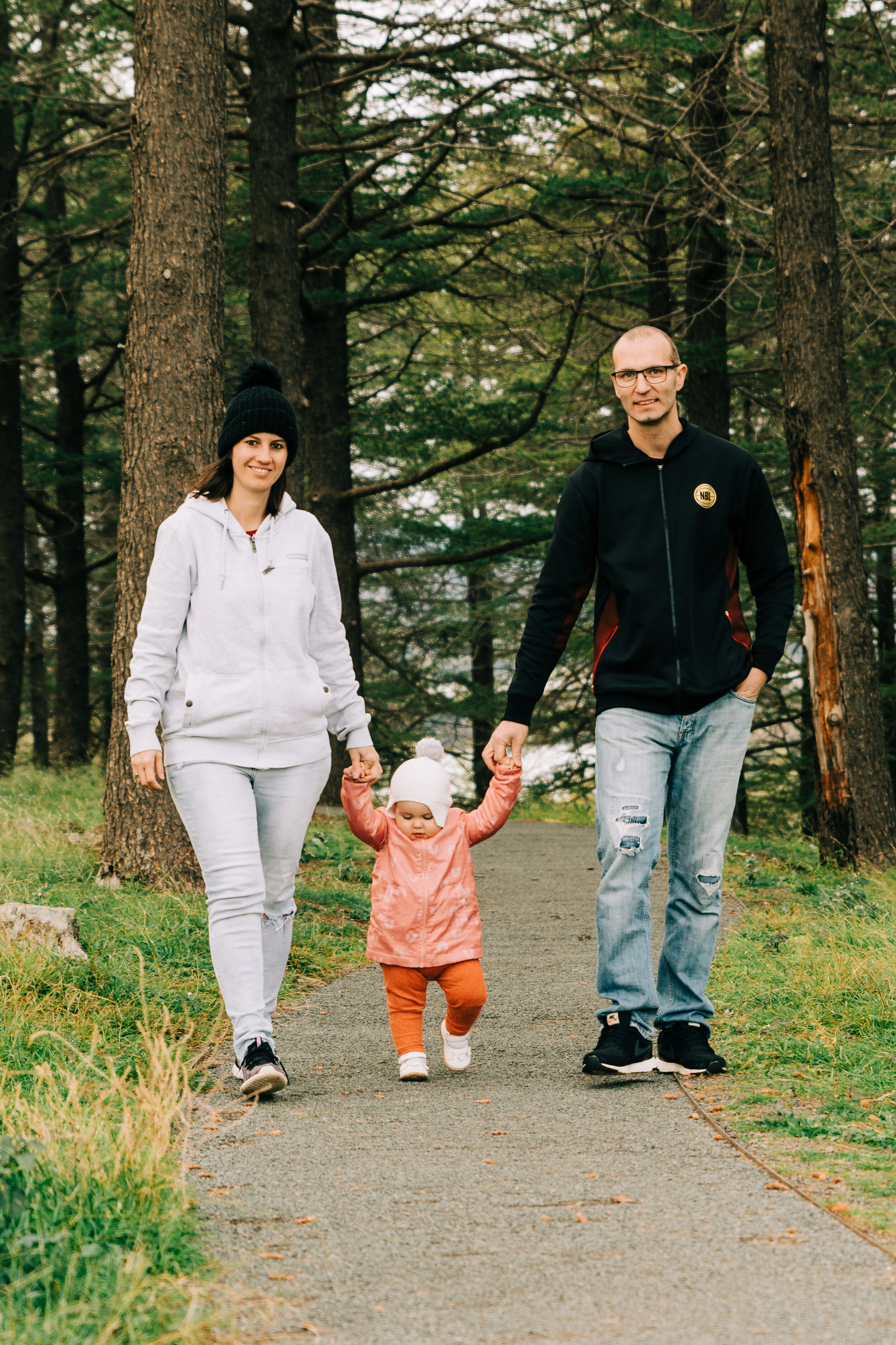 Canberra Family photography: AJ Nitz Images - Family walk down path