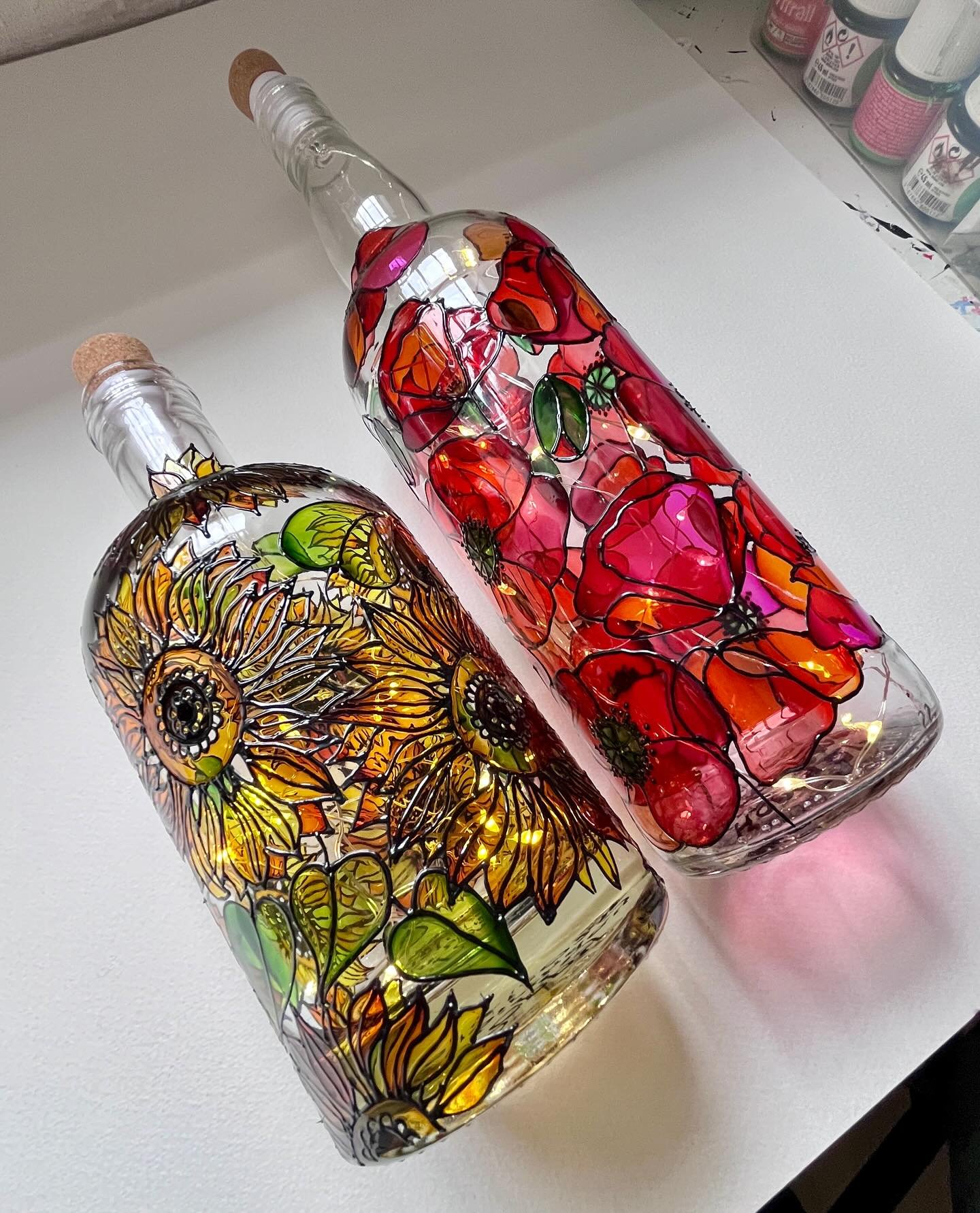 It&rsquo;s a while since I painted glass but my beautiful niece, Poppy, asked for poppy and sunflower bottles for her 21st birthday so I made her these. Happy birthday Pops xx

#glasspainting #21stbirthdaypresent #poppy #sunflower