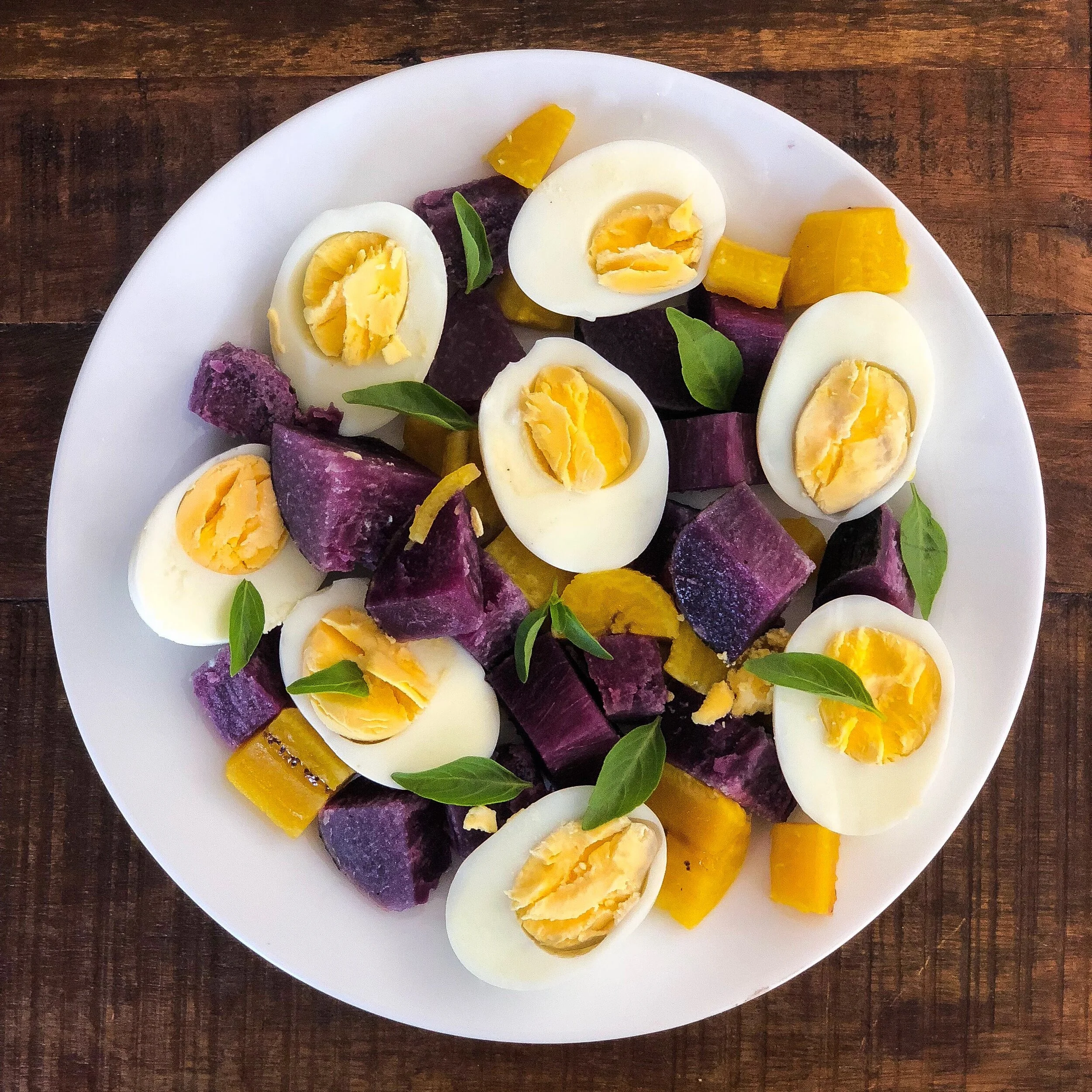 Cará roxo, banana pacovã e ovos