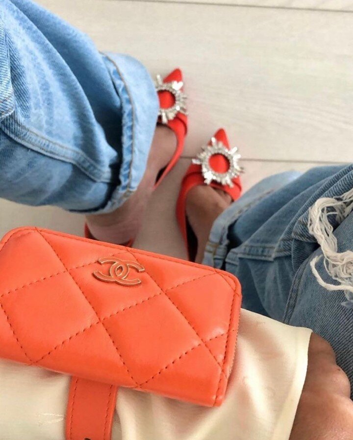 Feeling peachy 🍑 All the #Fridayfeels from this @chanel &amp; @aminamuaddi combo✨⠀⠀⠀⠀⠀⠀⠀⠀⠀
📸: @iiheartchanel⠀⠀⠀⠀⠀⠀⠀⠀⠀
.⠀⠀⠀⠀⠀⠀⠀⠀⠀
.⠀⠀⠀⠀⠀⠀⠀⠀⠀
.⠀⠀⠀⠀⠀⠀⠀⠀⠀
.⠀⠀⠀⠀⠀⠀⠀⠀⠀
.⠀⠀⠀⠀⠀⠀⠀⠀⠀
#garmentier #bystylistsforstylists #styleboard #summerfashion #techstyle #o