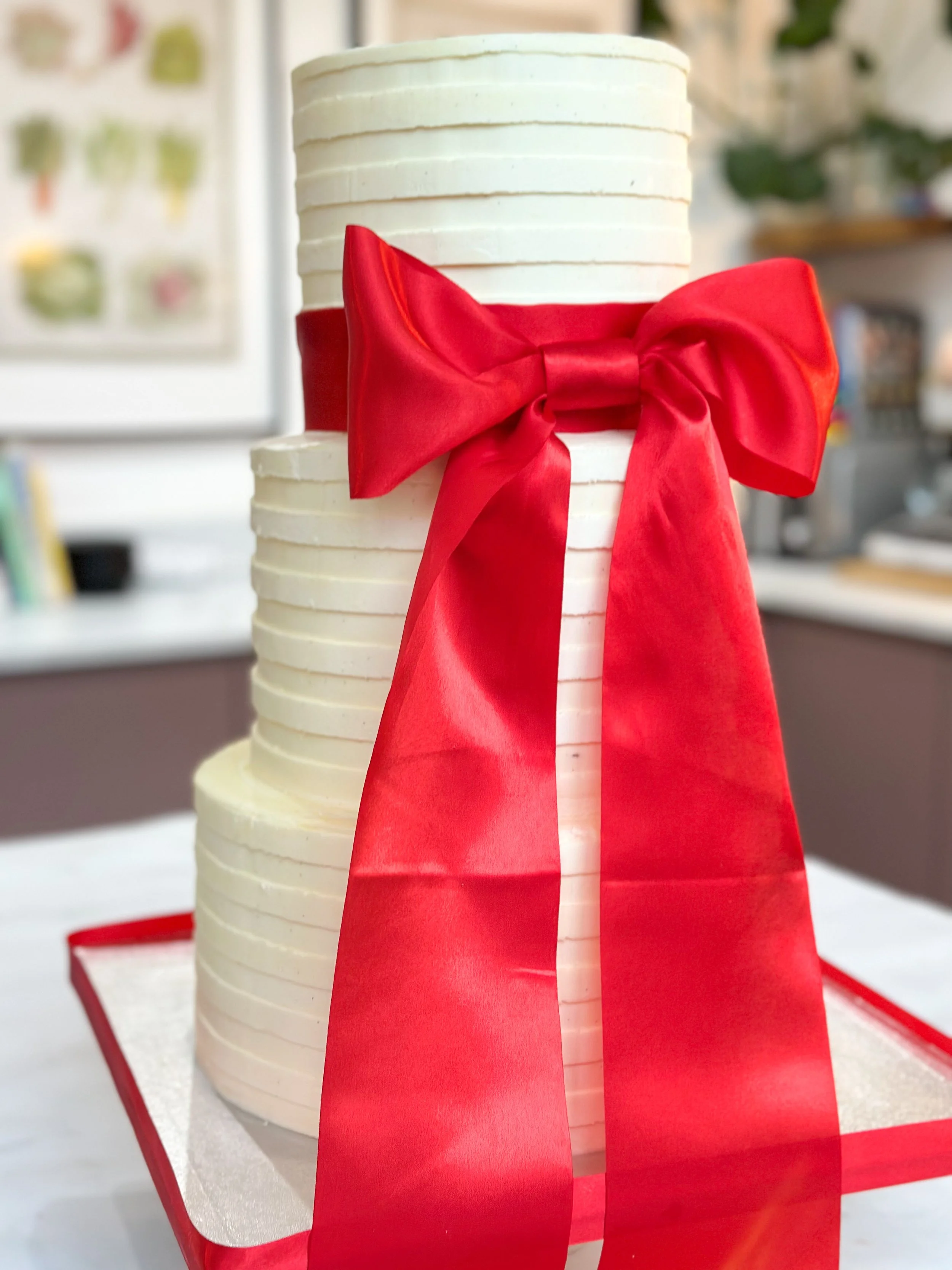 Red bow wedding cake 1.JPG