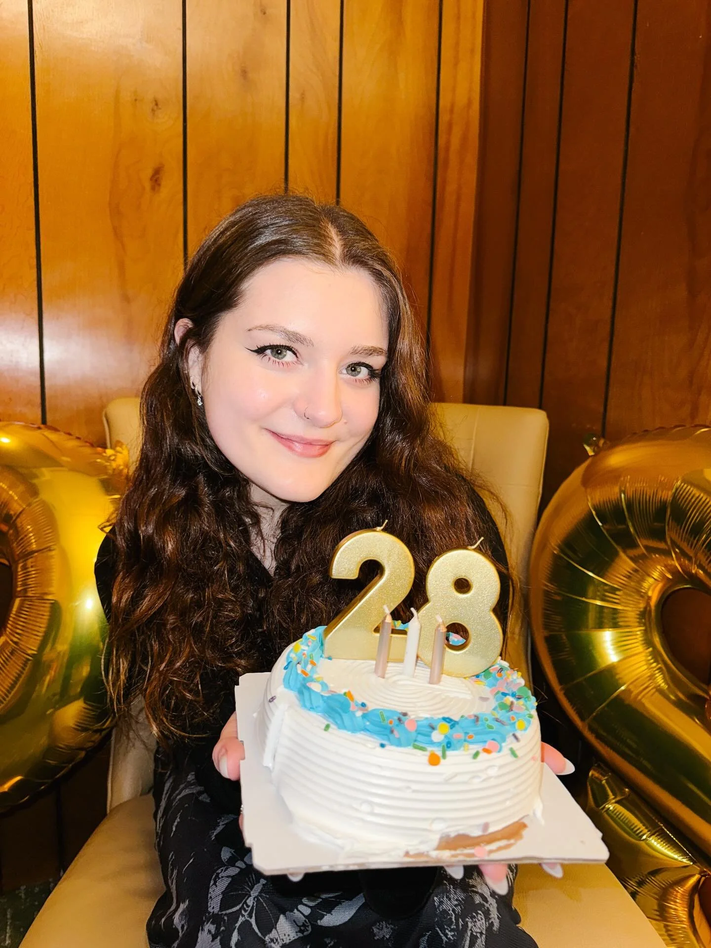 Turned 28 last week !!!

Shoutout to @aperrinly for making it so special 🫶🏻