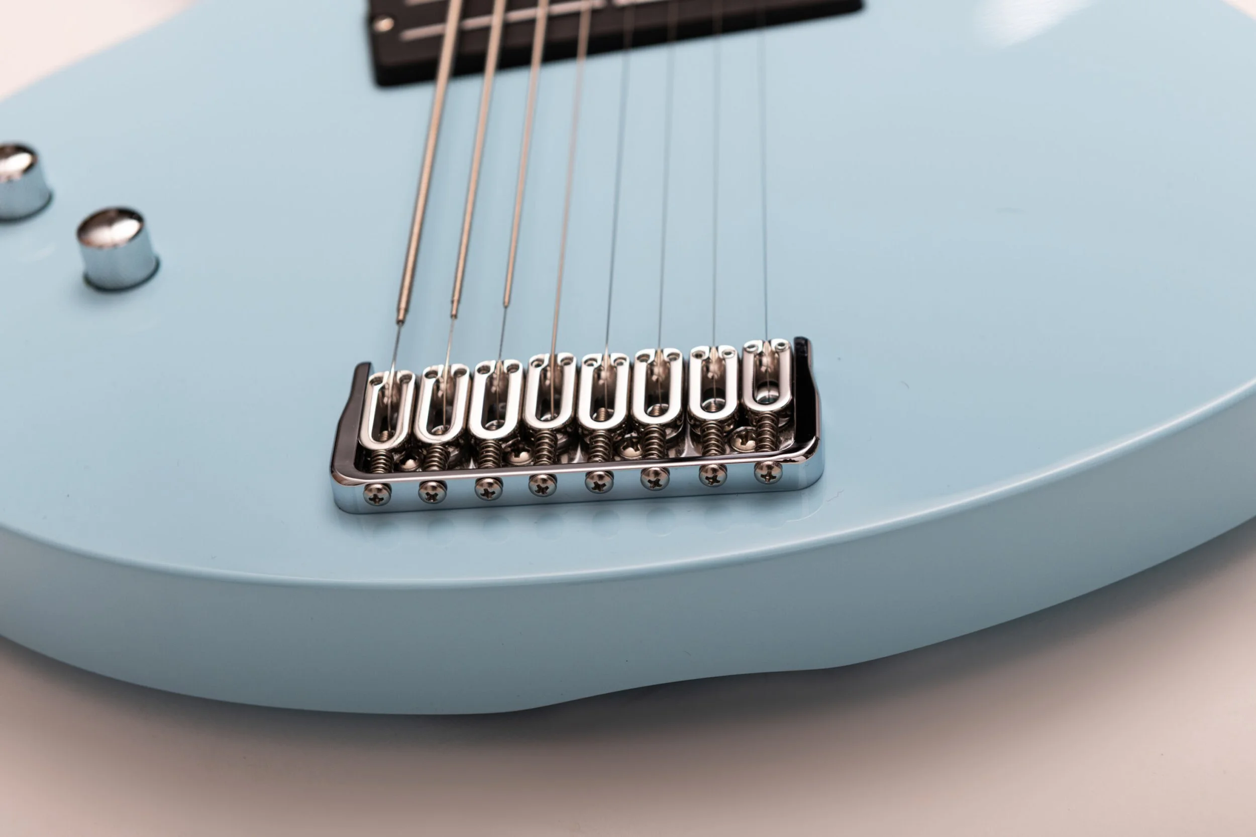 Touch-Guitars-U8-Deluxe-Markus-Reuter-Special-Edition-daphne-blue4-scaled.jpg
