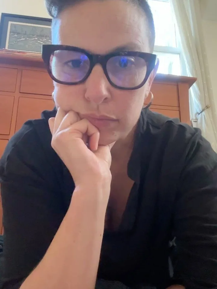 Finding cool things in books, telling you about them and THEN getting the whole picture 🫣

First slide : the cool things
Second slide: the deeper dive but also questions!

#annesexton #annesextonpoetry #annesextonandherkind #thingsfoundinbooks #foun