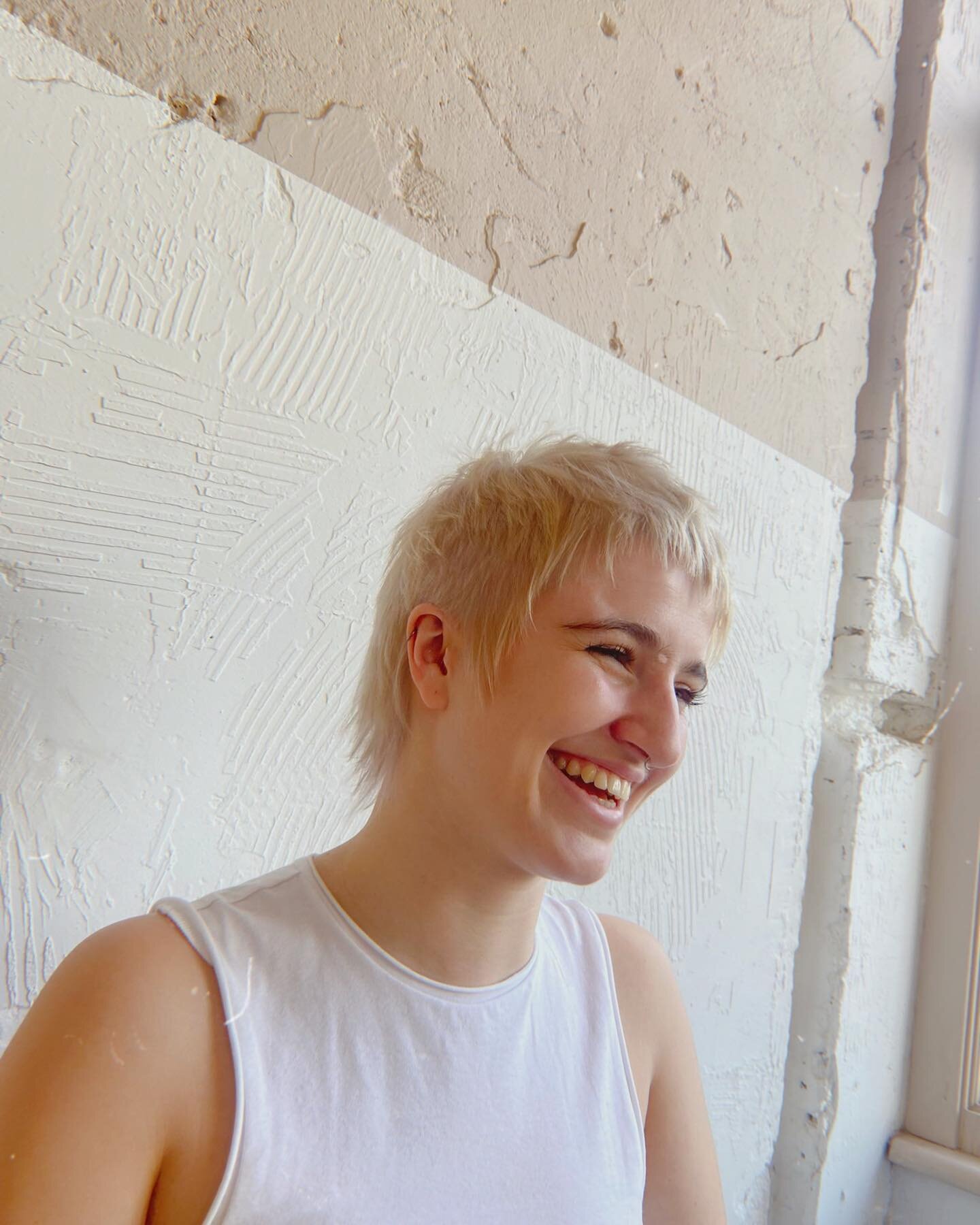 do you love these pixie mullets as much as we do? @rinsedbybrad giving us all the cheesy grins 🧚🏽