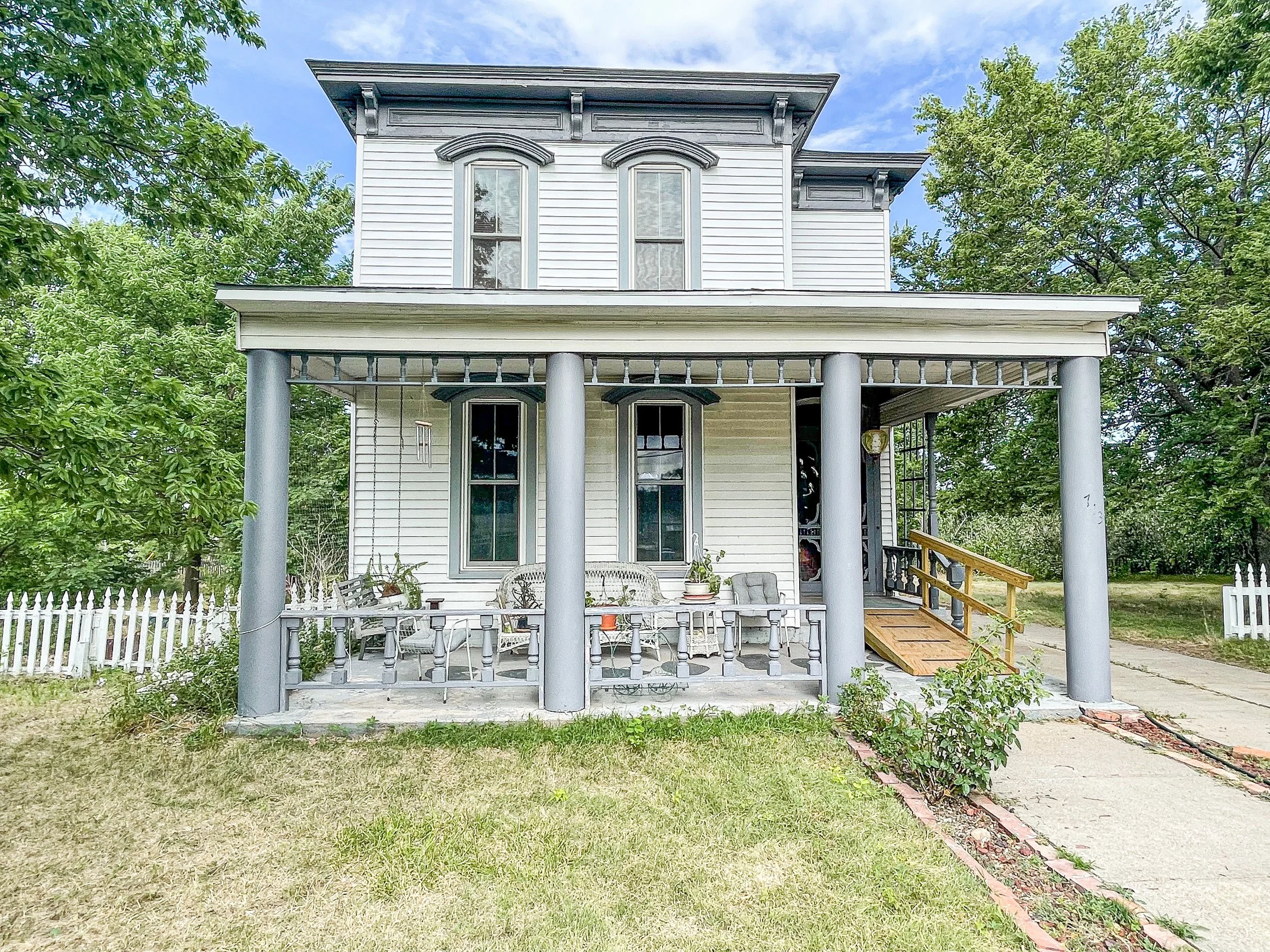 Available Listings — Country Road Realty