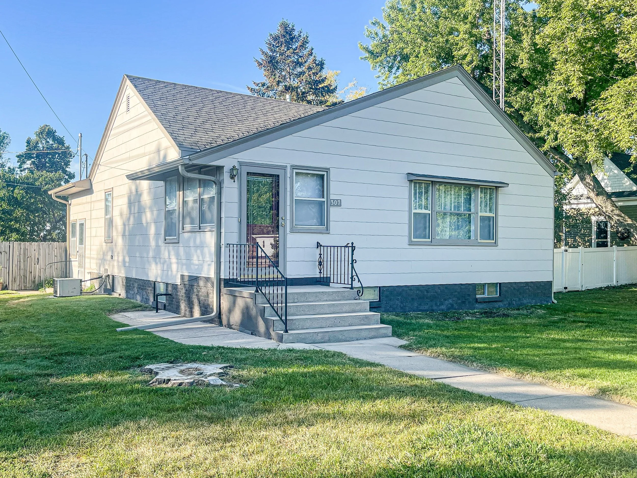 Available Listings — Country Road Realty