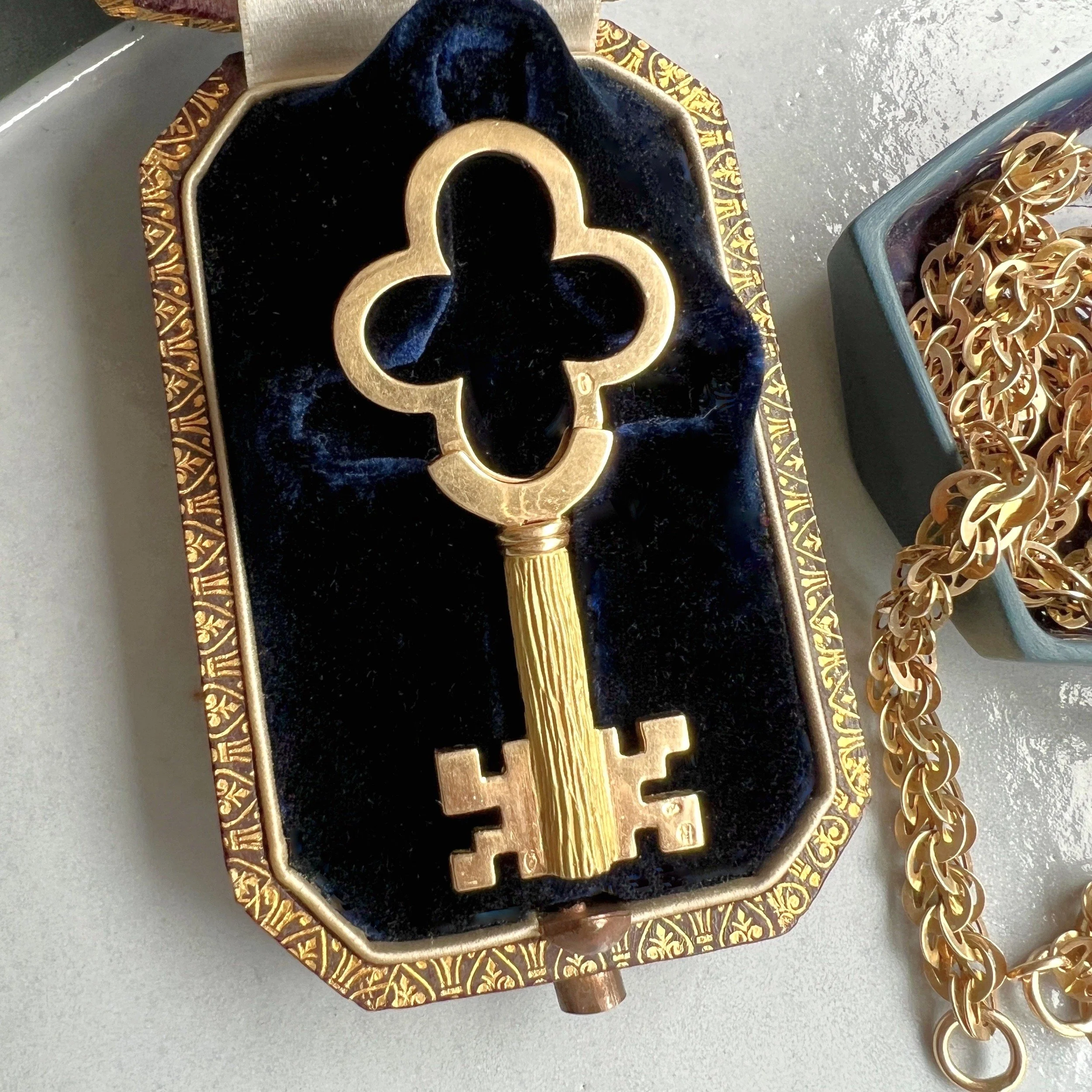 (SOLD) Vintage Gold Quatrefoil Key Charm Holder and Pendant