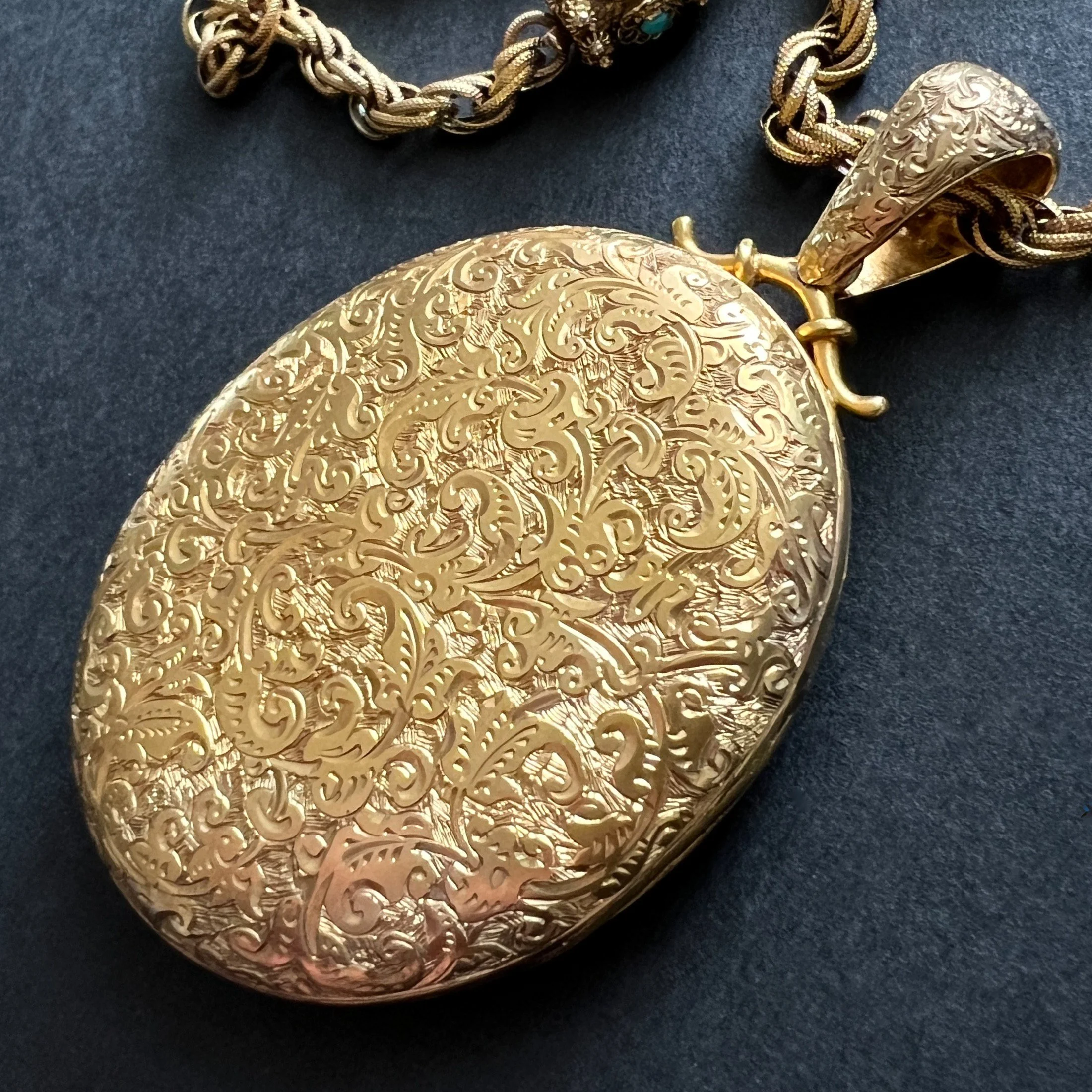 Antique Victorian Extravagantly Engraved Extra Large Gold Locket