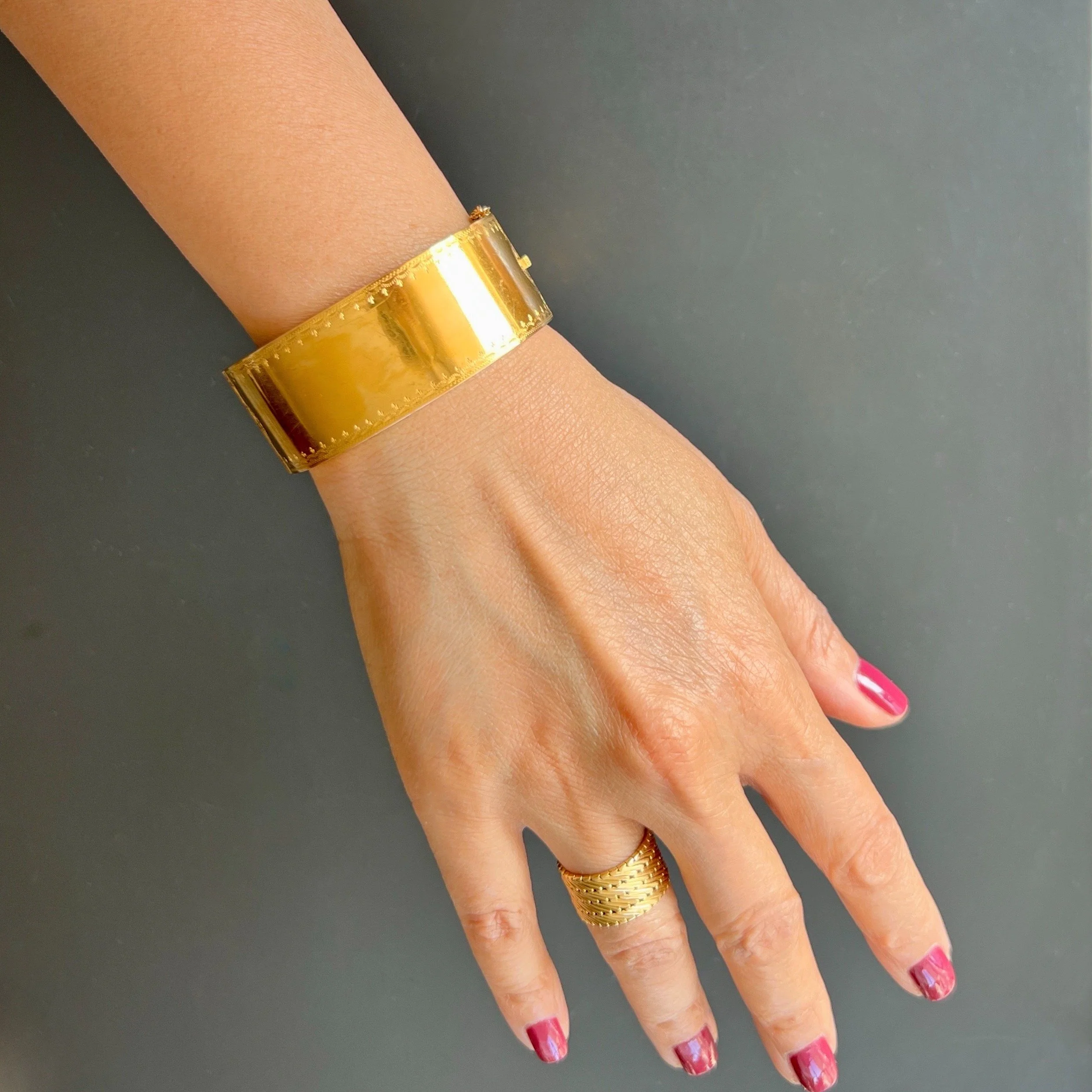 Antique Victorian Streamlined Gold Hinged Bangle.jpeg