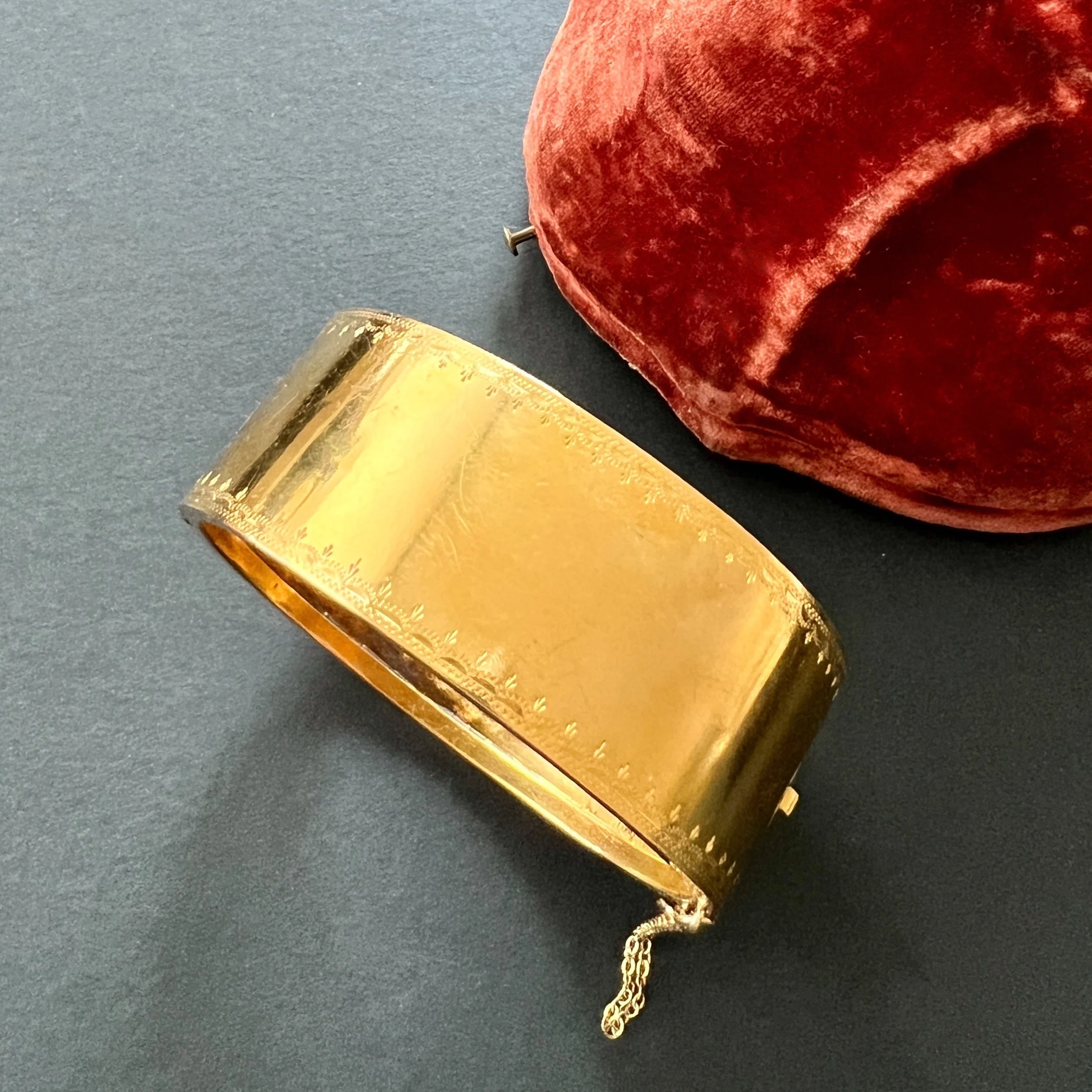 Antique Victorian Streamlined Gold Hinged Bangle