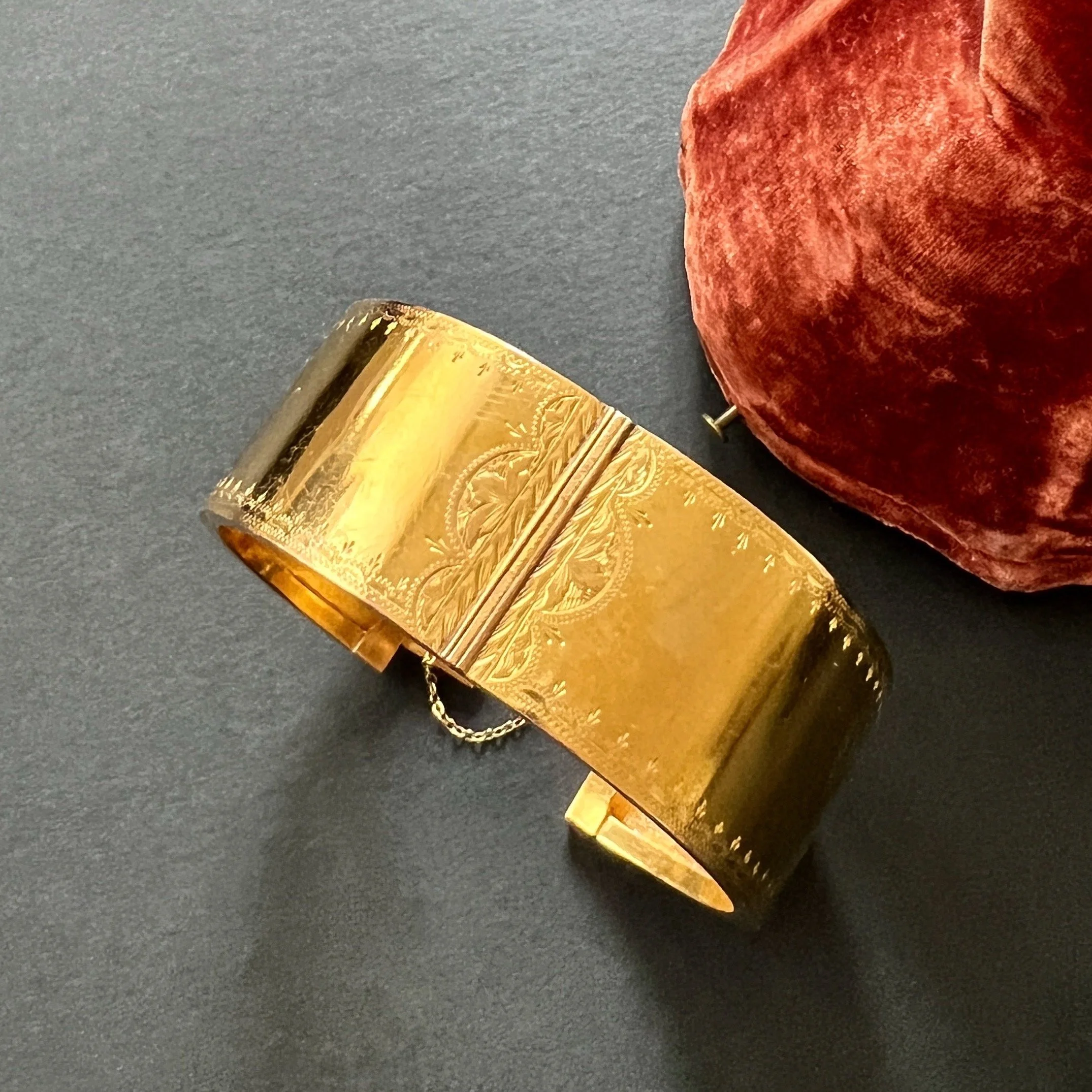 Antique Victorian Streamlined Gold Hinged Bangle