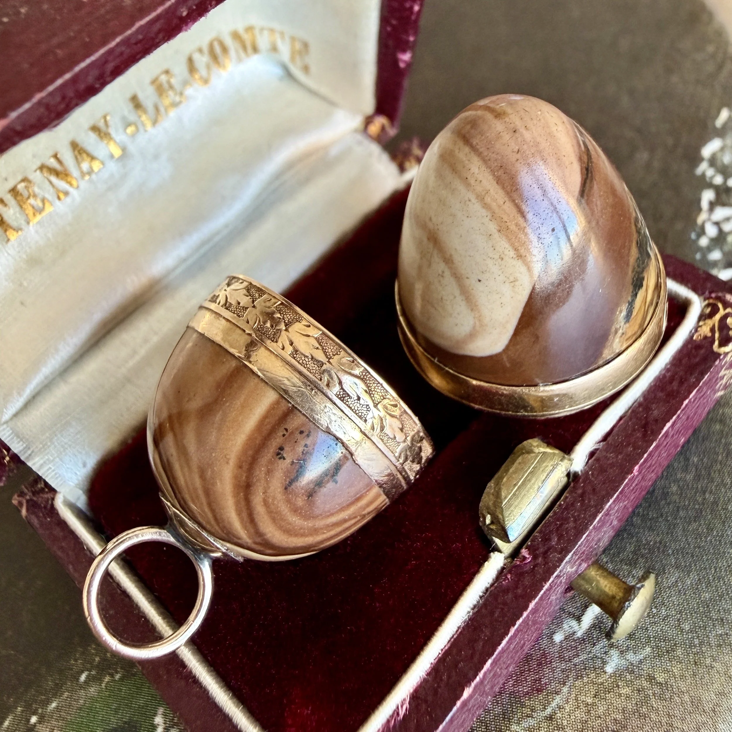Antique Georgian Gold and Agate Egg Locket Pendant