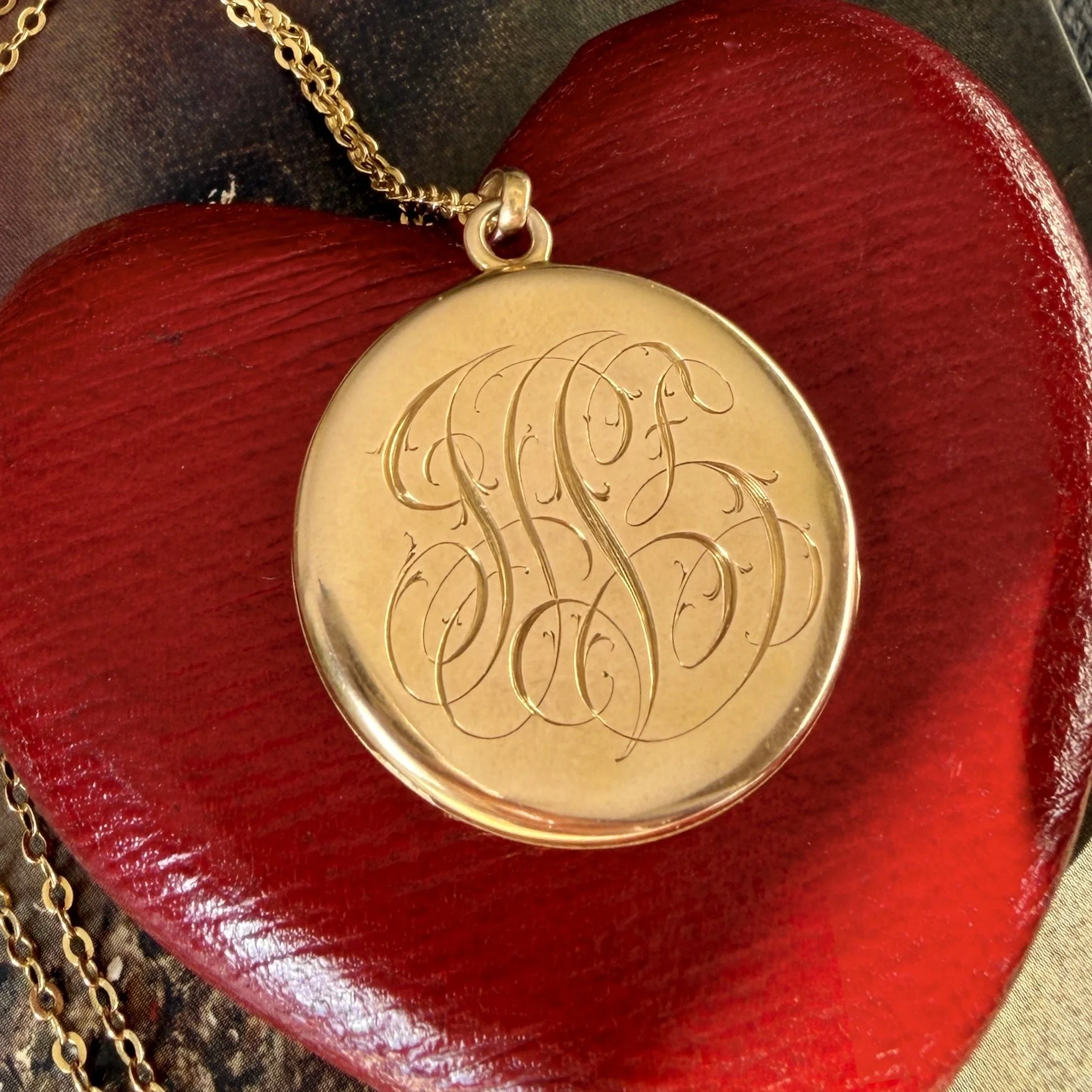 Antique Art Nouveau Gold and Enamel Gibson Girl Question Mark Locket -- Back