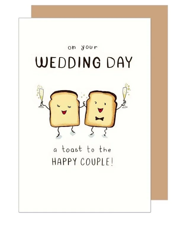 Lustige Glückwunschkarte zur Hochzeit mit einem englischen Wortspiel ("Toast"). Die Zeichnung zeigt zwei Toastbrot-Scheiben (Braut und Bräutigam), die mit Sektgläsern anstoßen. Text: „on your WEDDING DAY - a toast to the HAPPY COUPLE!“.