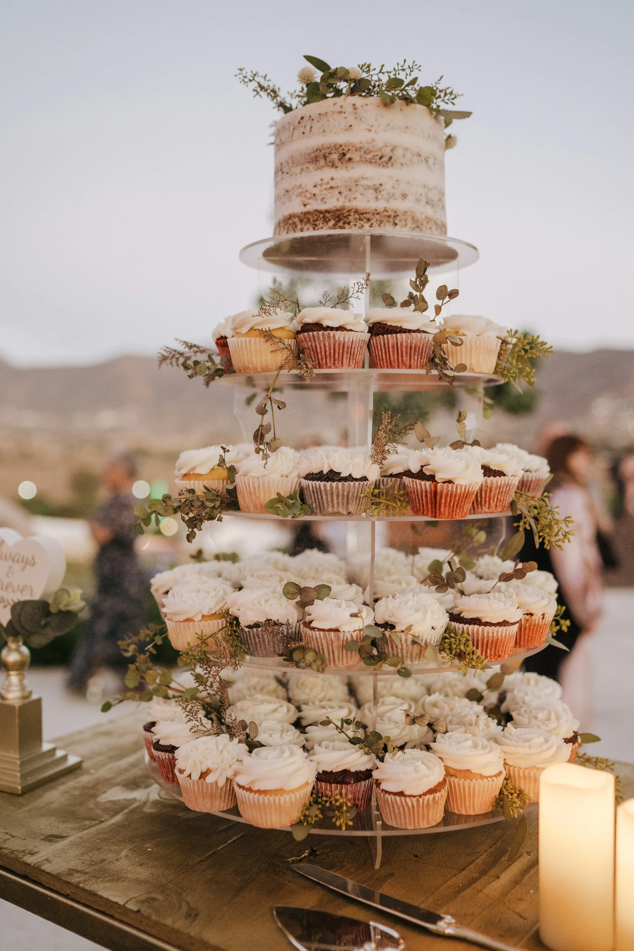 Hochzeitstorte Idee mit Cupcakes