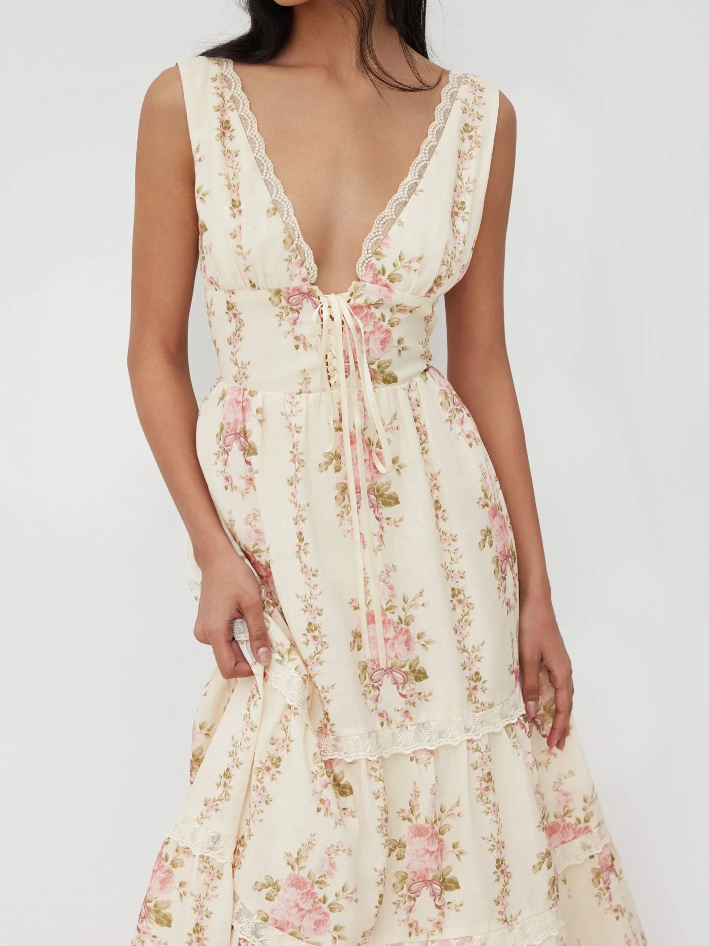 Detailverliebt: Romantisches Kleid mit Schnürung &amp; Spitze